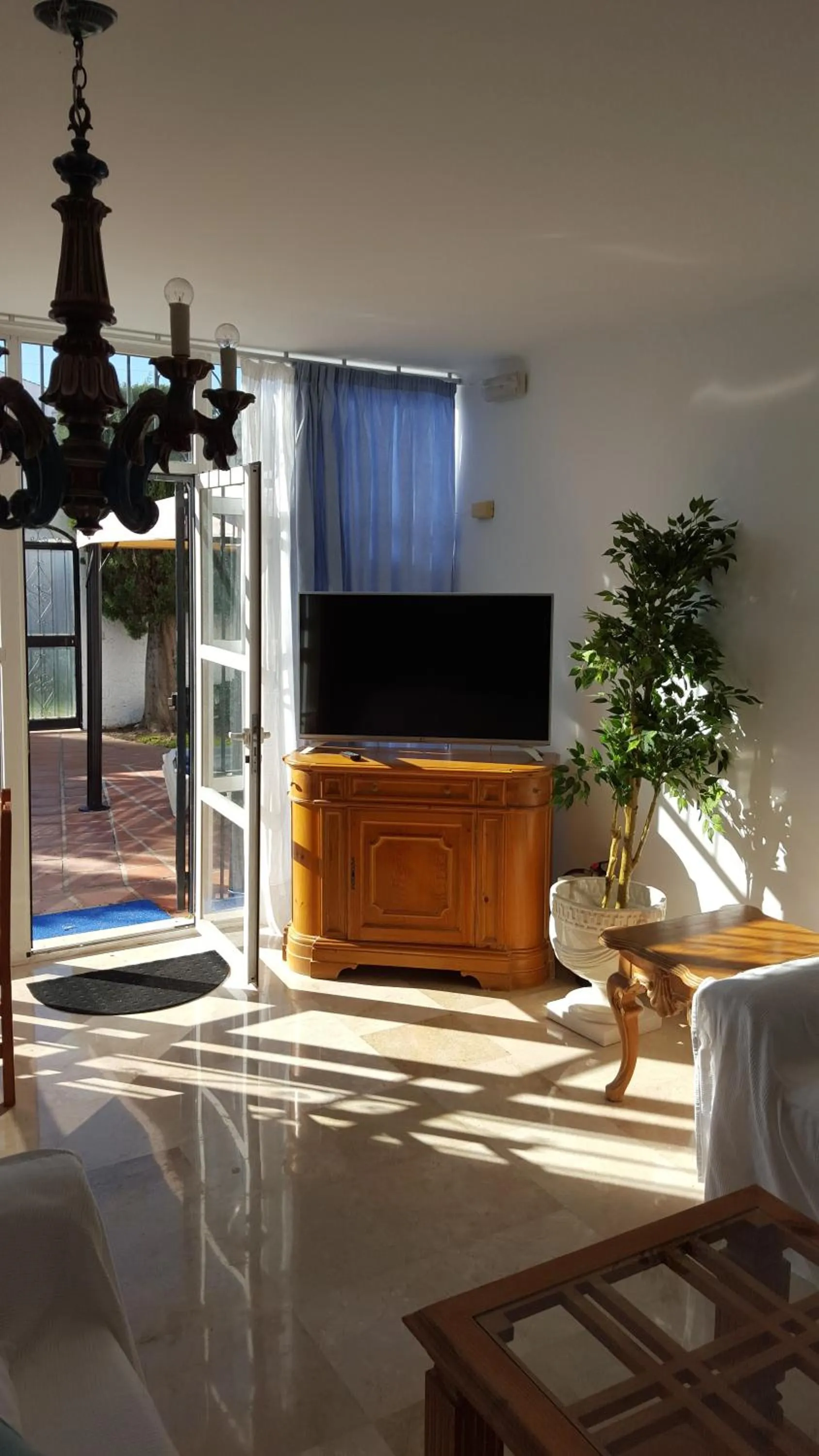 Decorative detail in El Capistrano Sur