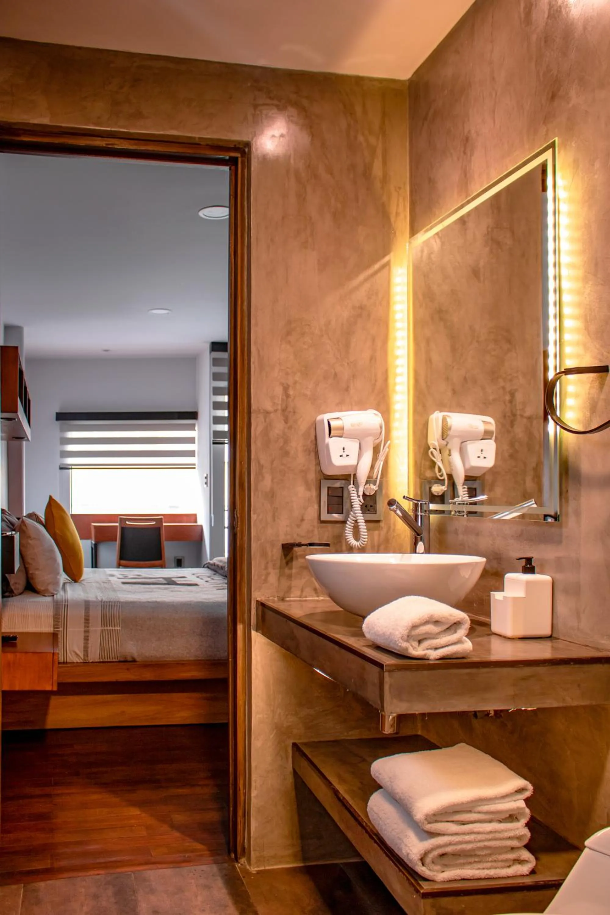 Bathroom, Bed in Madero Hotel & Suites