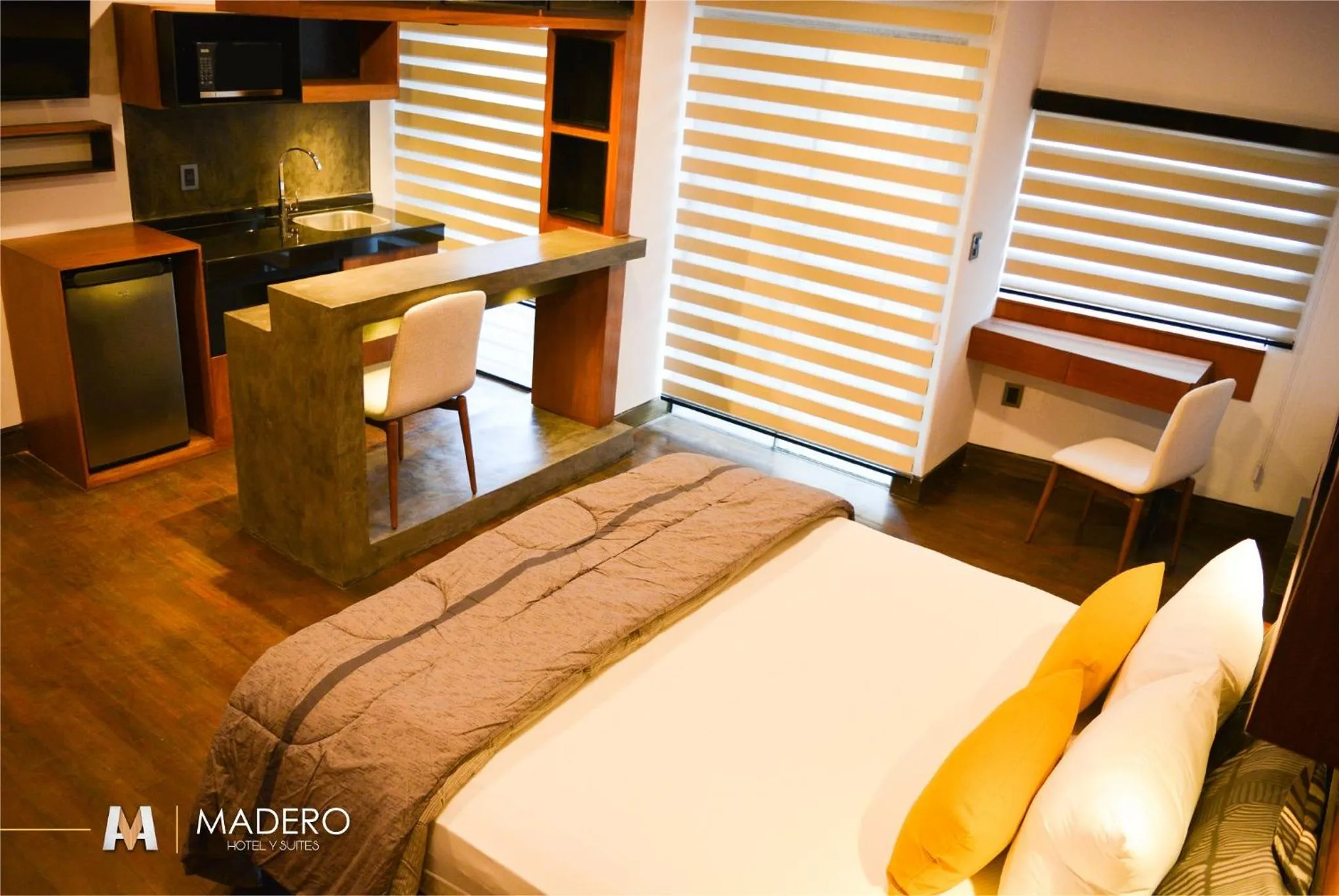 kitchen, Bed in Madero Hotel & Suites