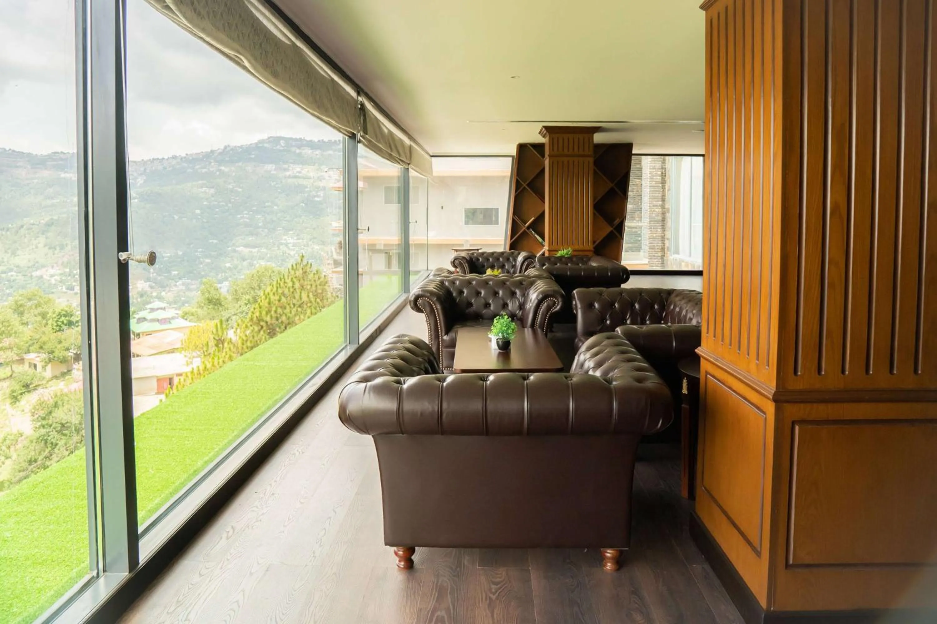 Lounge or bar in Ramada by Wyndham Murree Lower Topa Resort