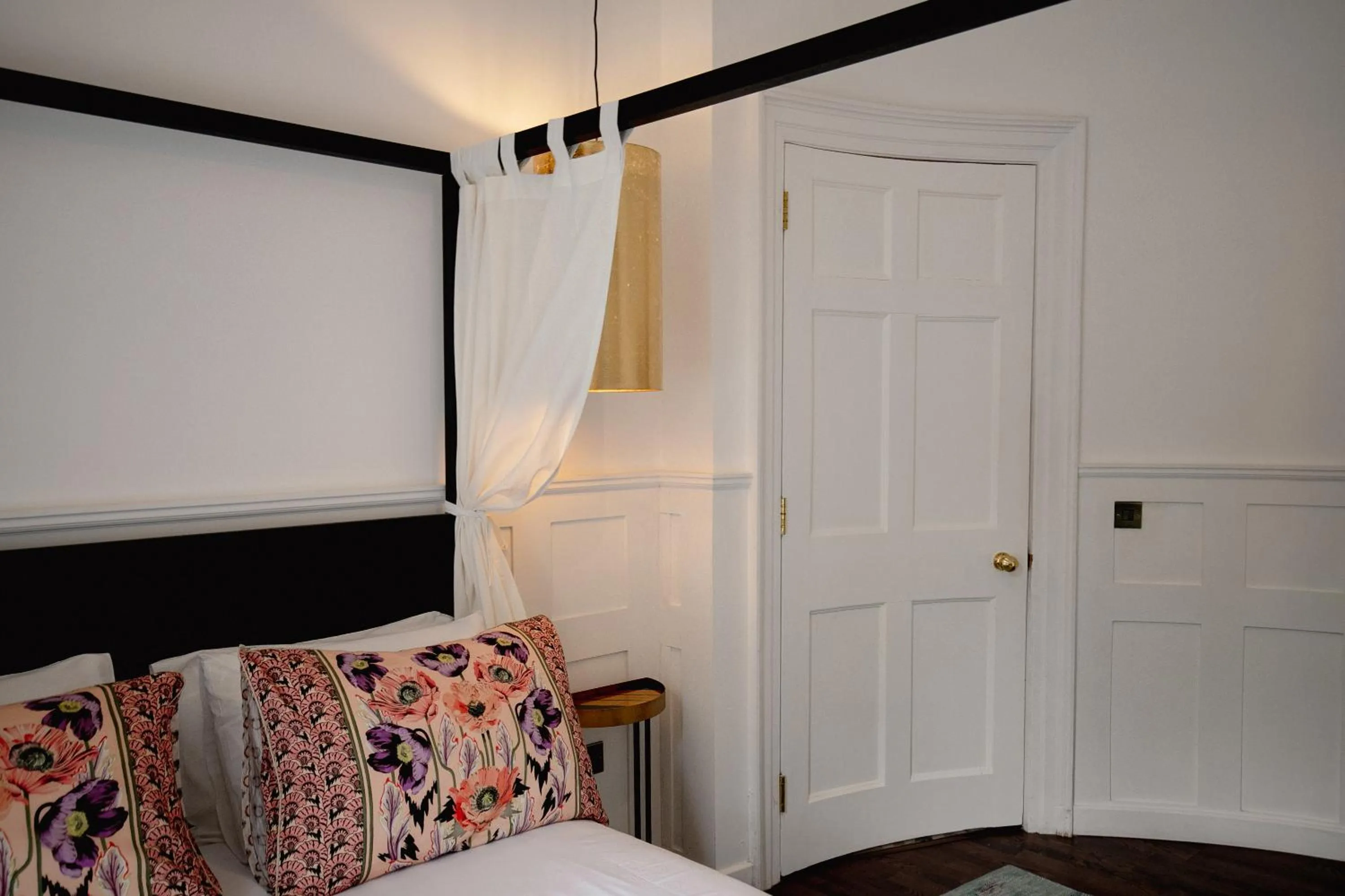 Bed in Slateford House 1770 Luxury Aparthotel by The House of Danu