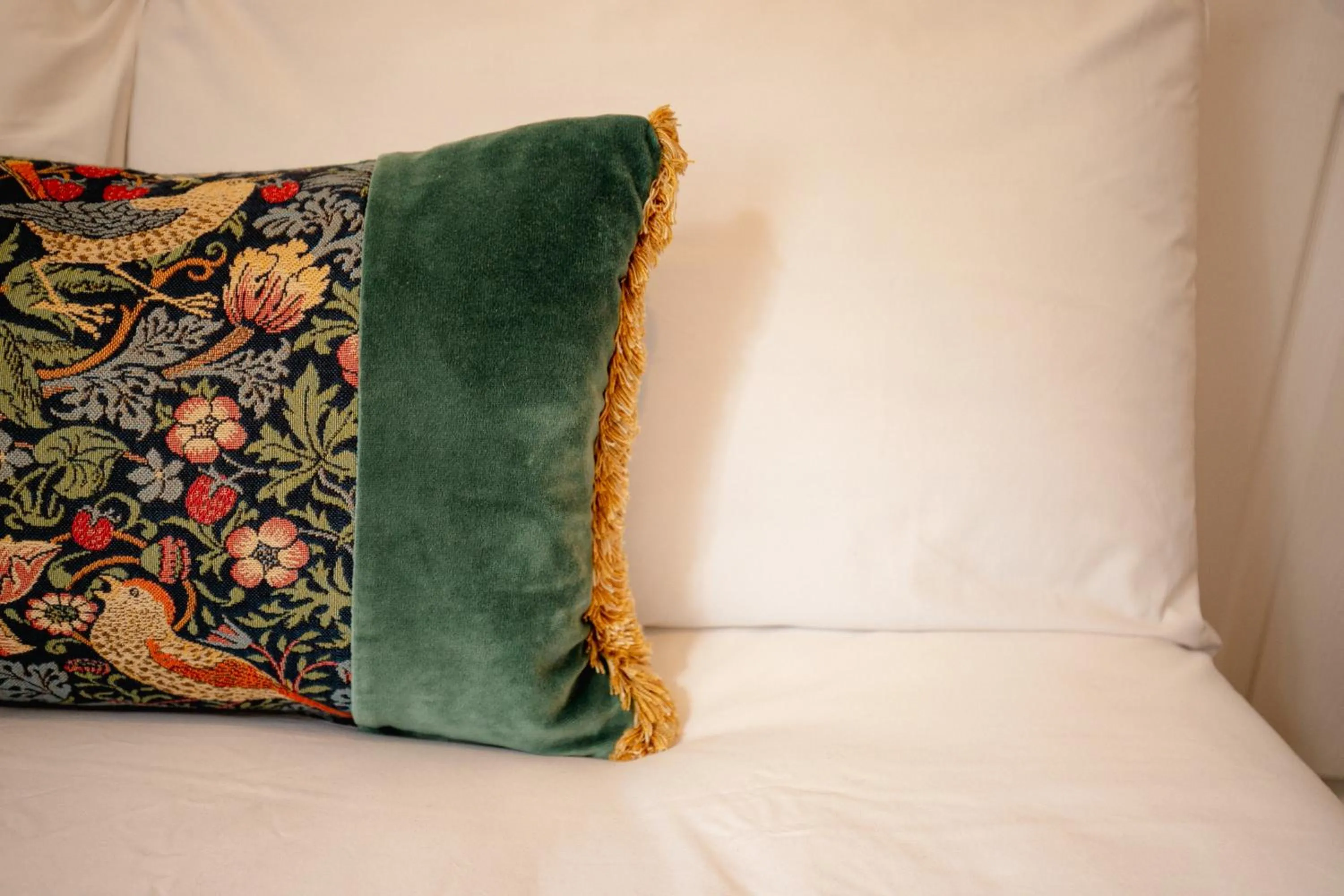 Bed in Slateford House 1770 Luxury Aparthotel by The House of Danu