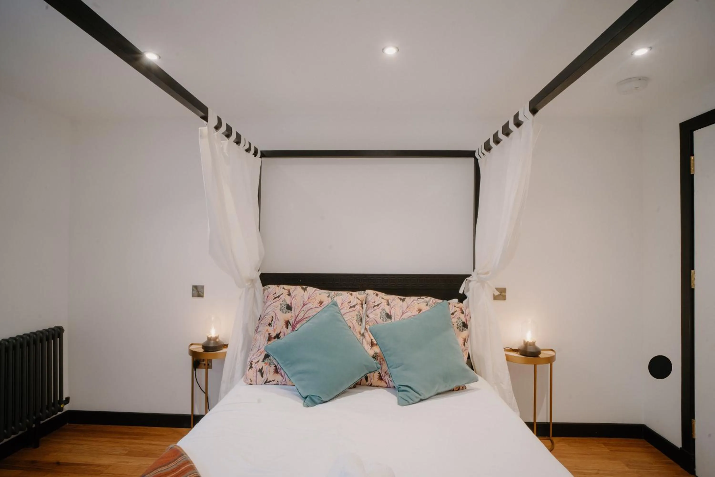 Bed in Slateford House 1770 Luxury Aparthotel by The House of Danu