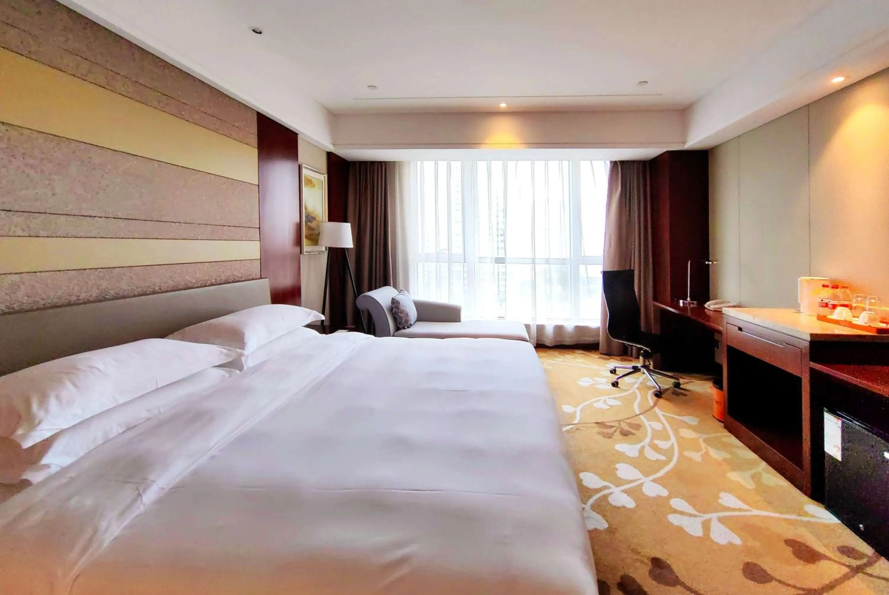Photo of the whole room, Bed in Wyndham Garden Changzhou Zhonglou