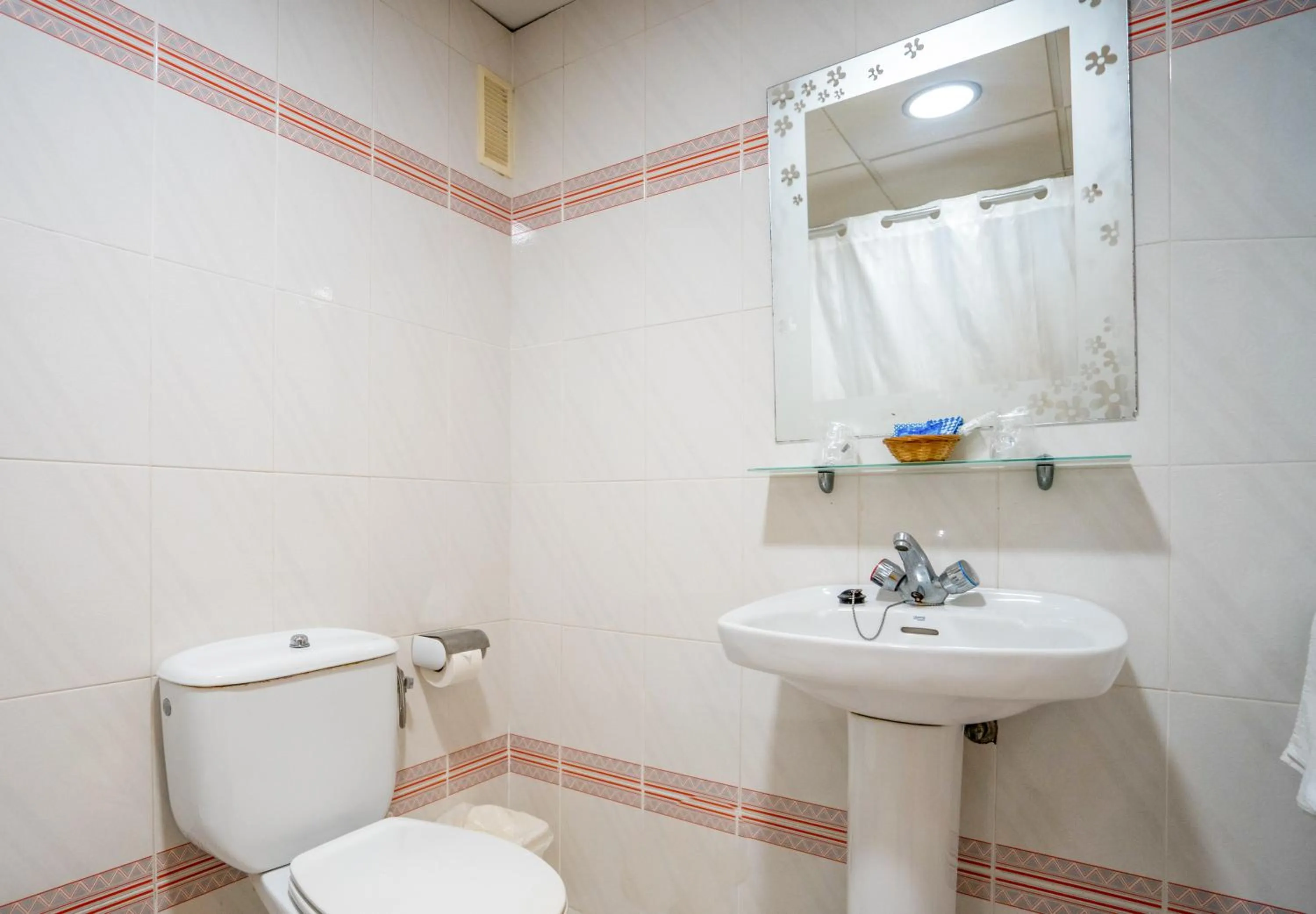 Toilet in LOS NAREJOS Hotel