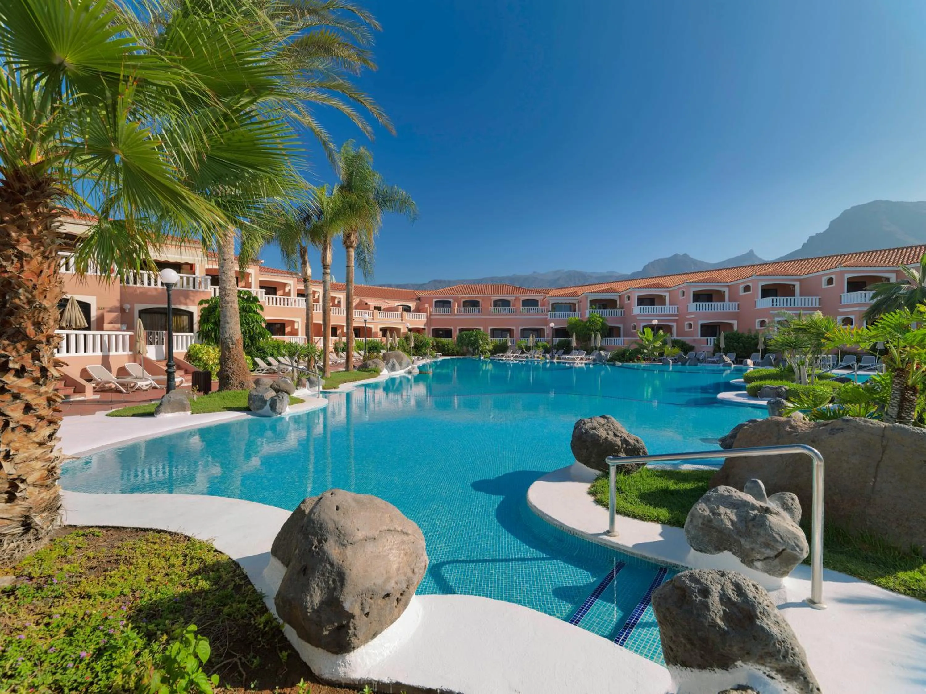 Swimming pool in Sol Sun Beach Apartamentos