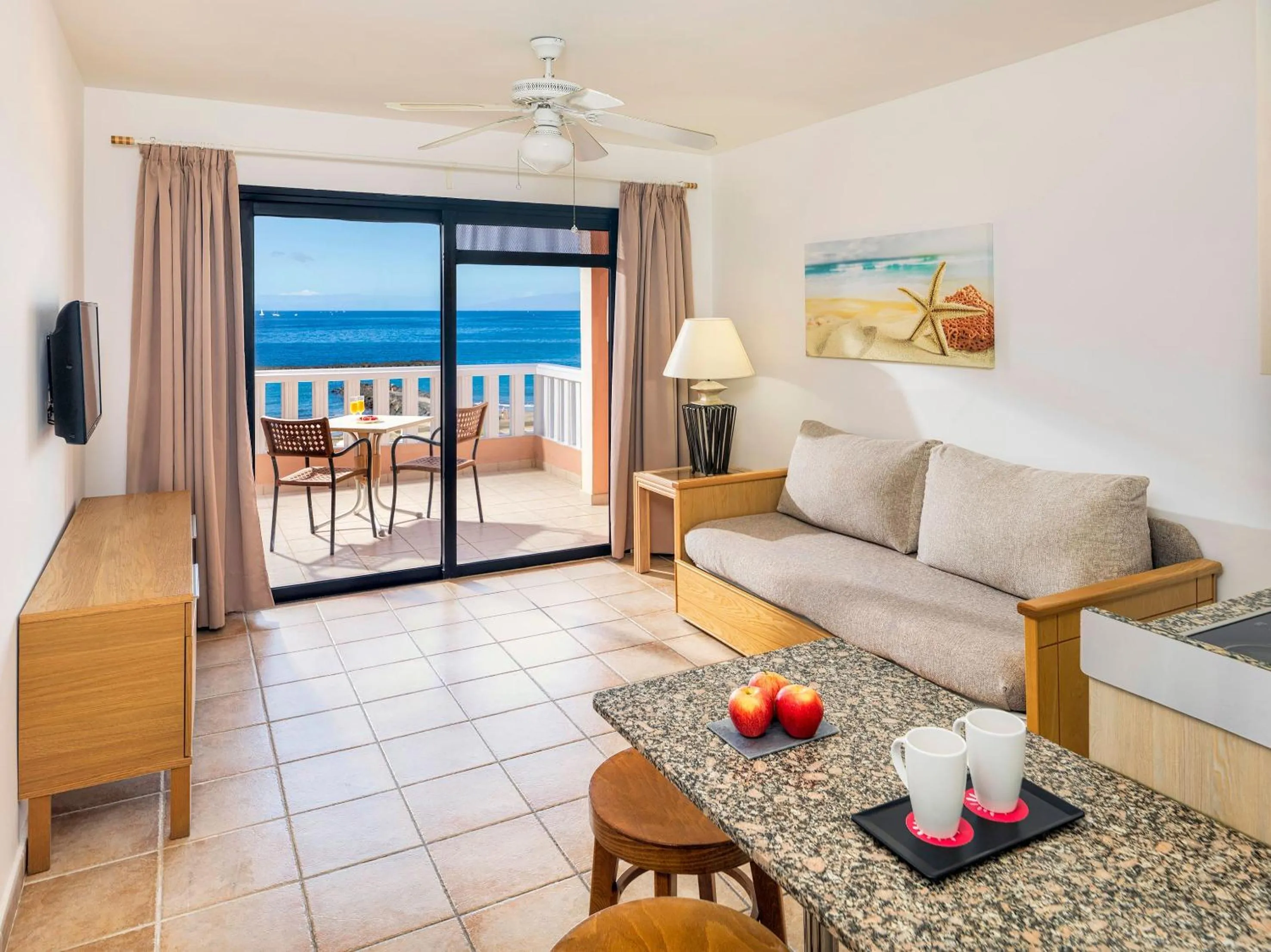 Property building in Sol Sun Beach Apartamentos