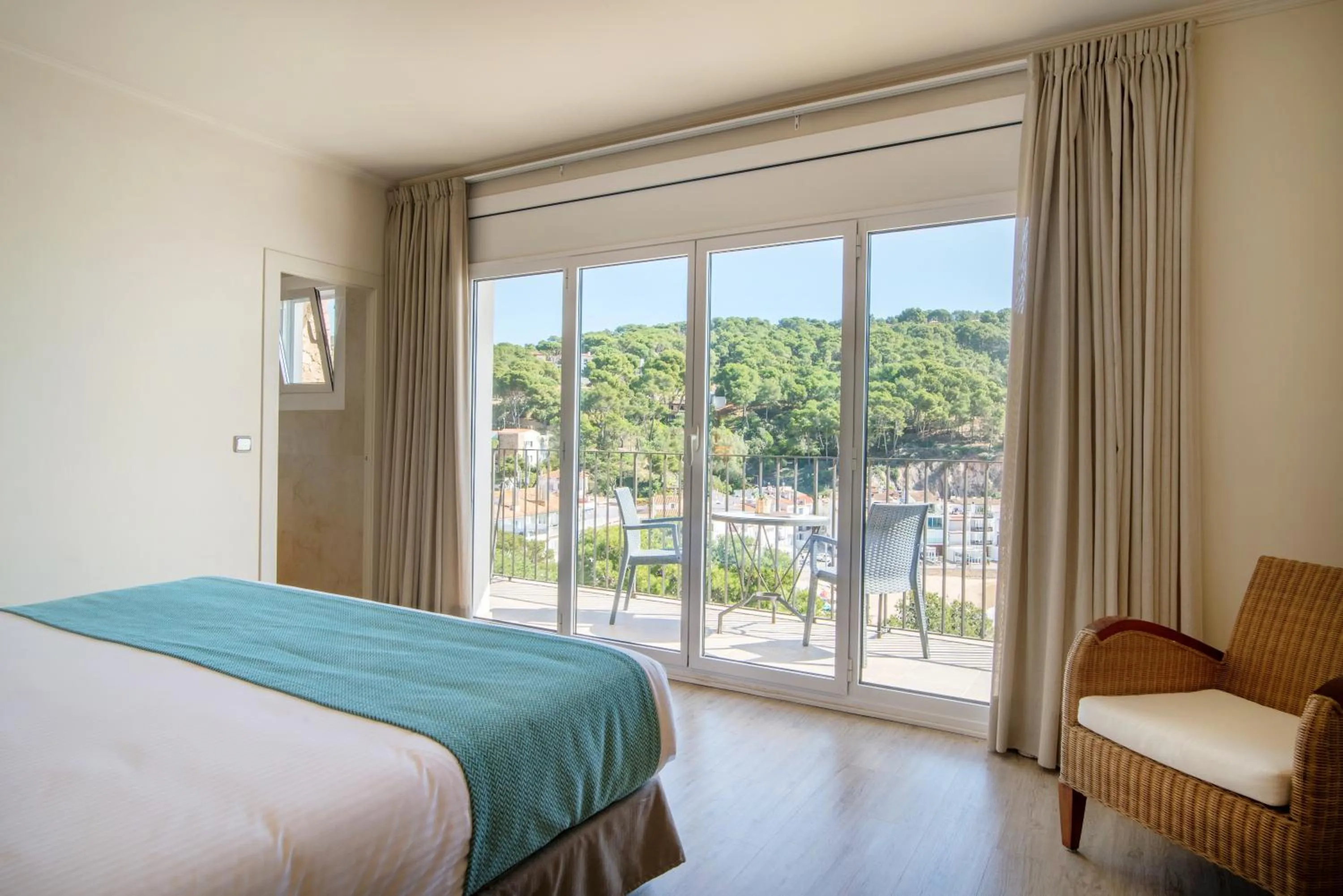 Photo of the whole room, Bed in Hotel Hostalillo by Escampa Hotels