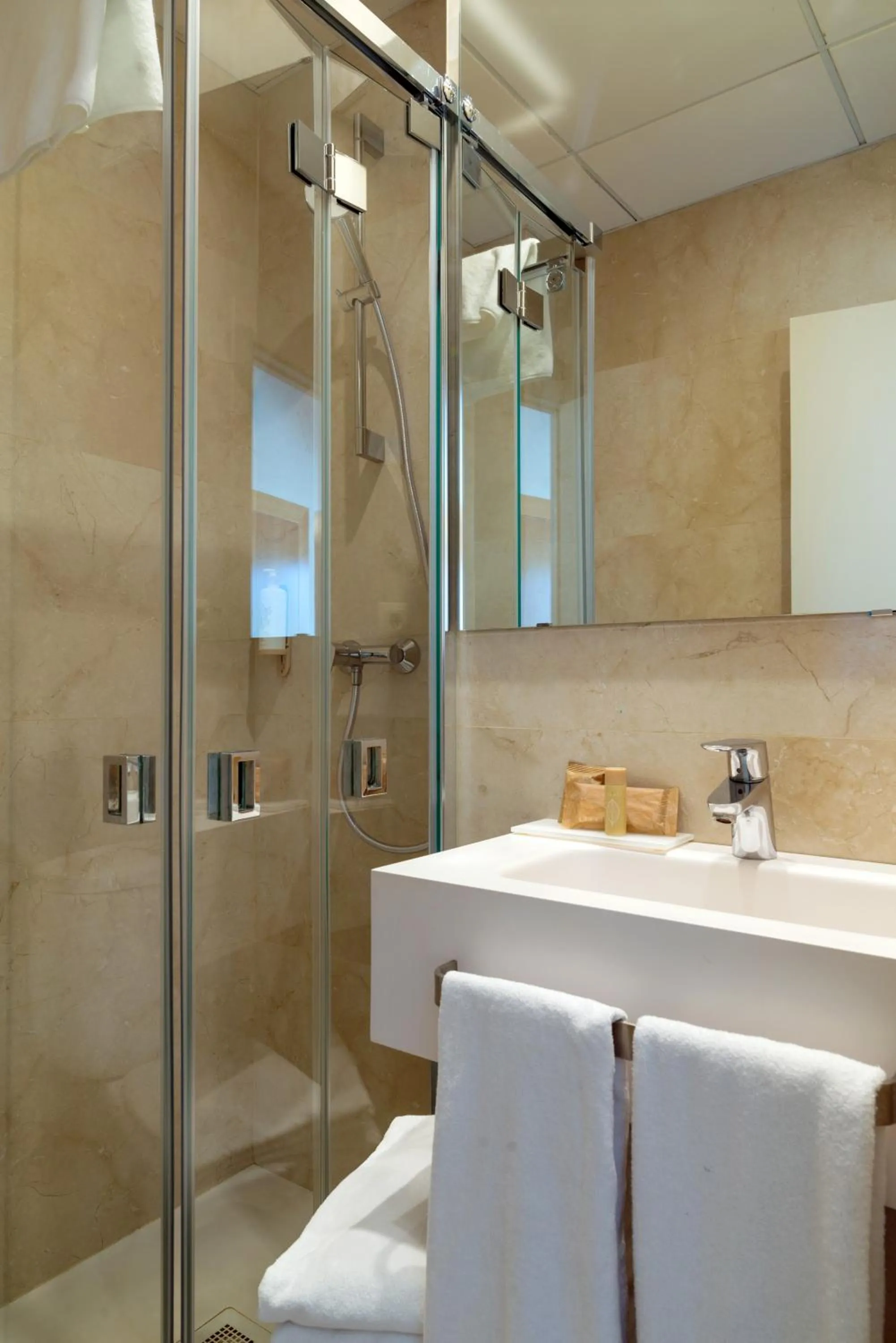 Bathroom in Hotel Hostalillo by Escampa Hotels