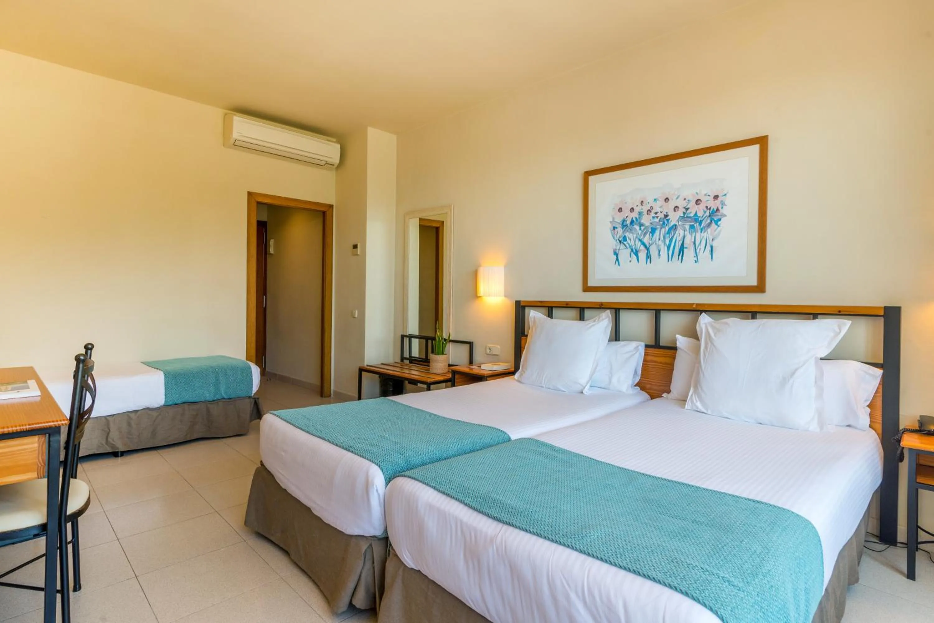 Bed in Hotel Hostalillo by Escampa Hotels