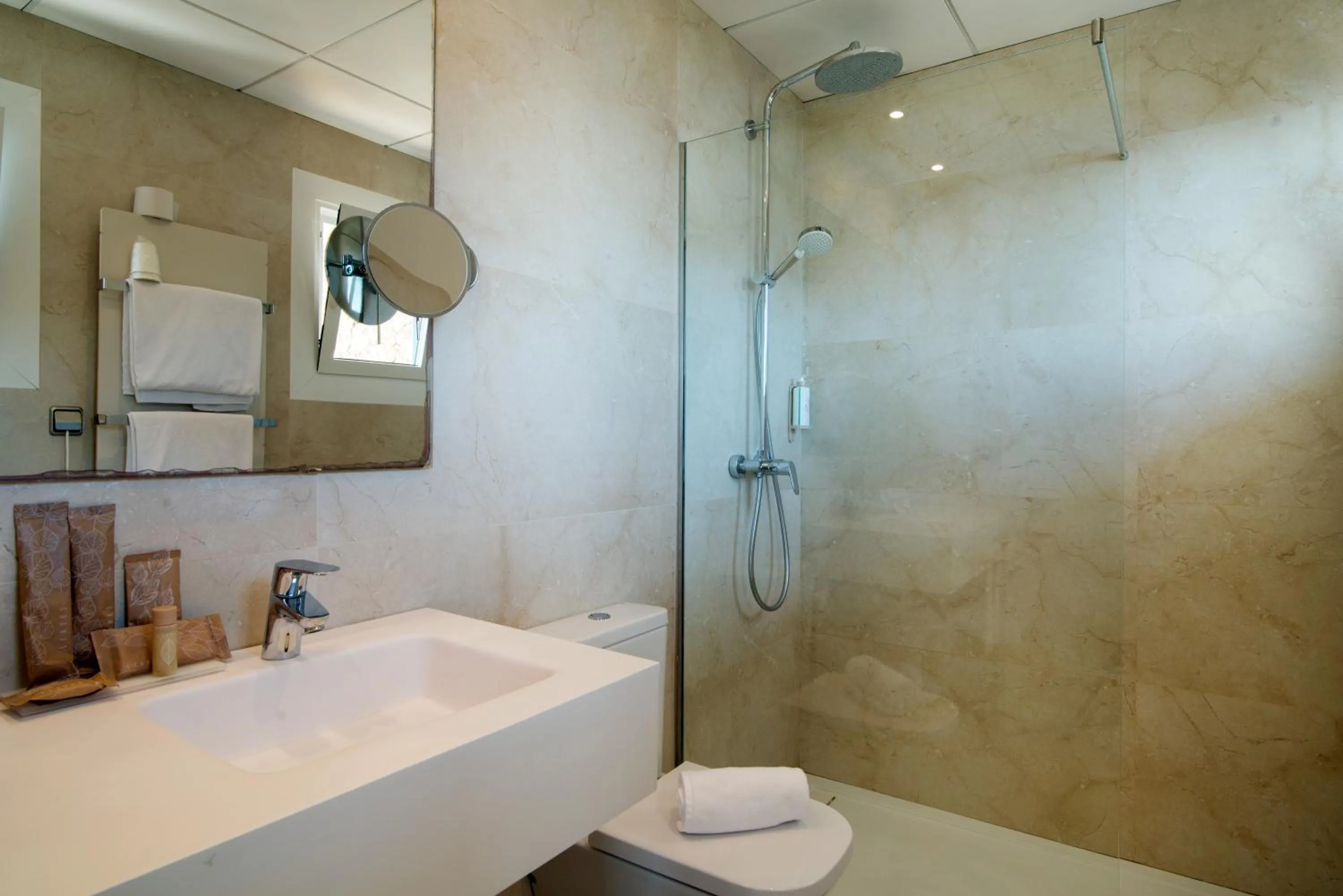 Bathroom in Hotel Hostalillo by Escampa Hotels