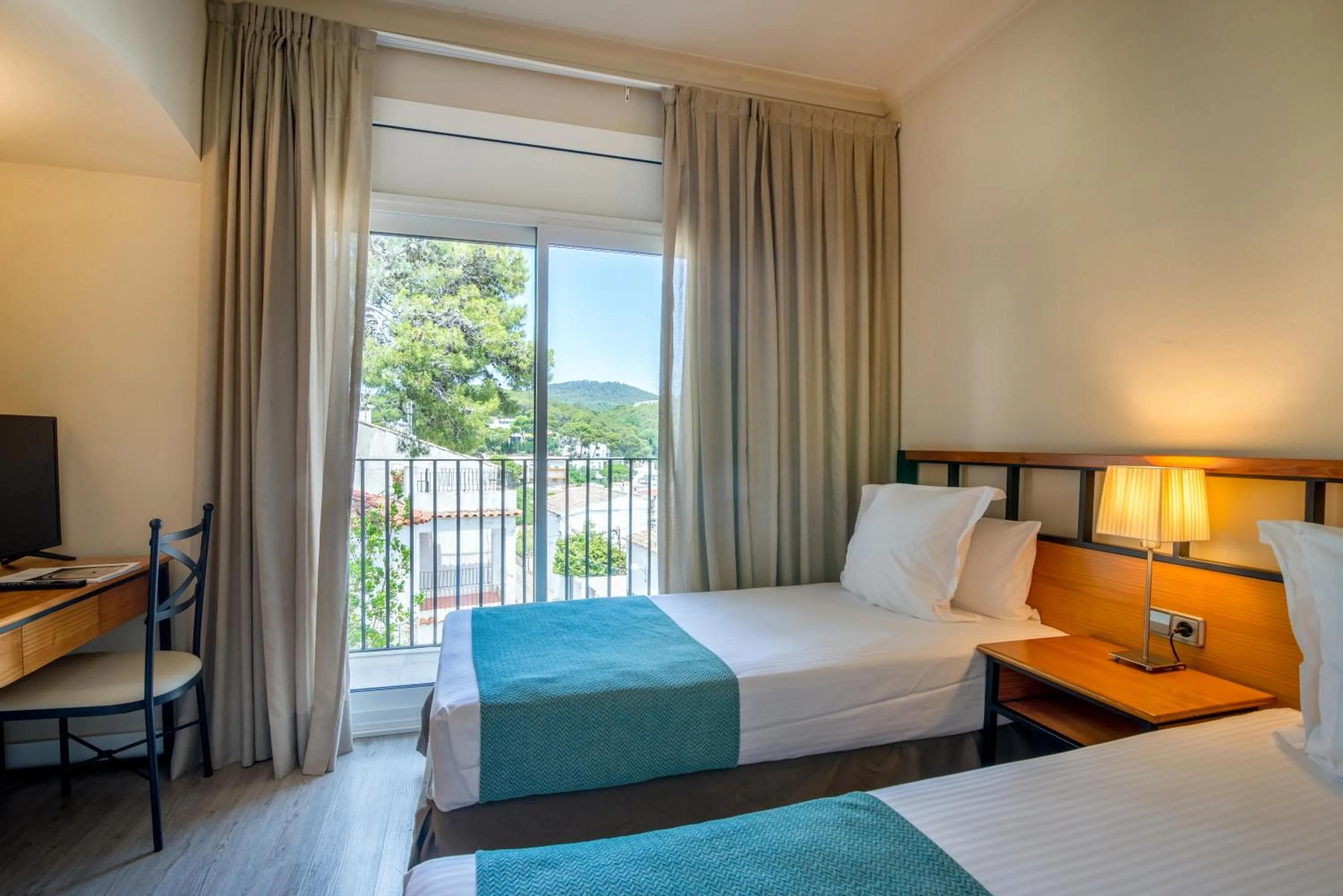 Bedroom, Bed in Hotel Hostalillo by Escampa Hotels