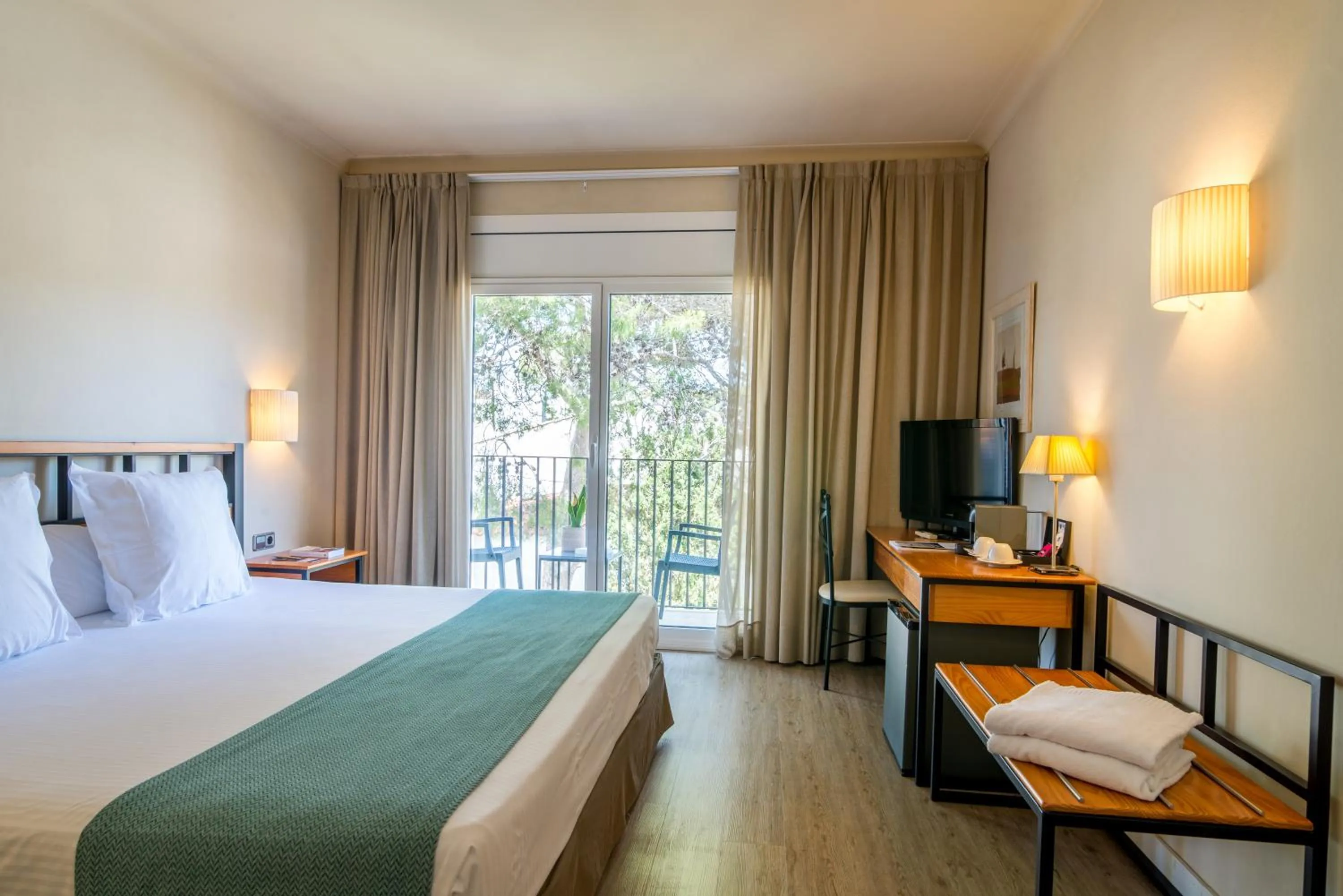 Photo of the whole room, Bed in Hotel Hostalillo by Escampa Hotels