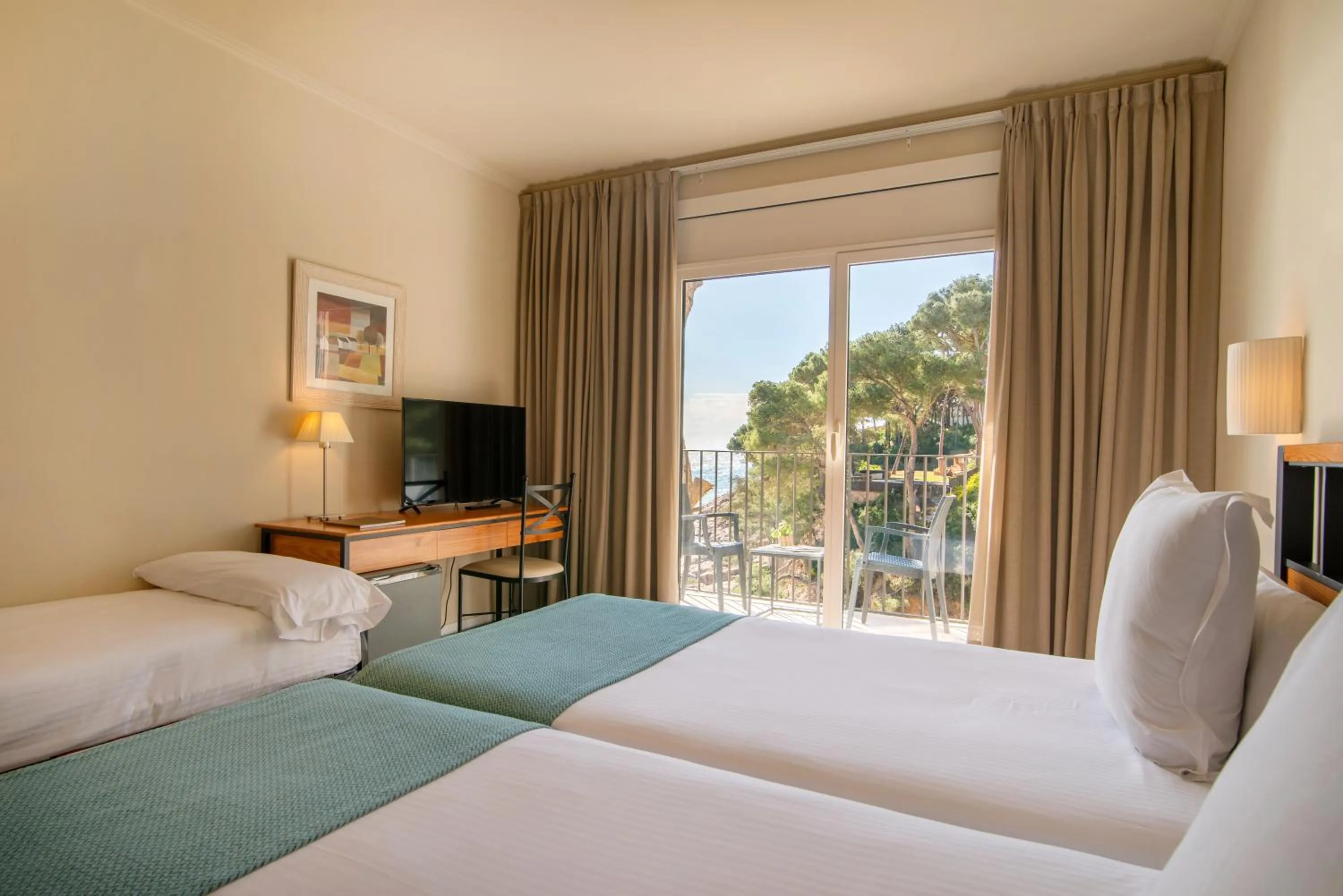 Photo of the whole room, Bed in Hotel Hostalillo by Escampa Hotels