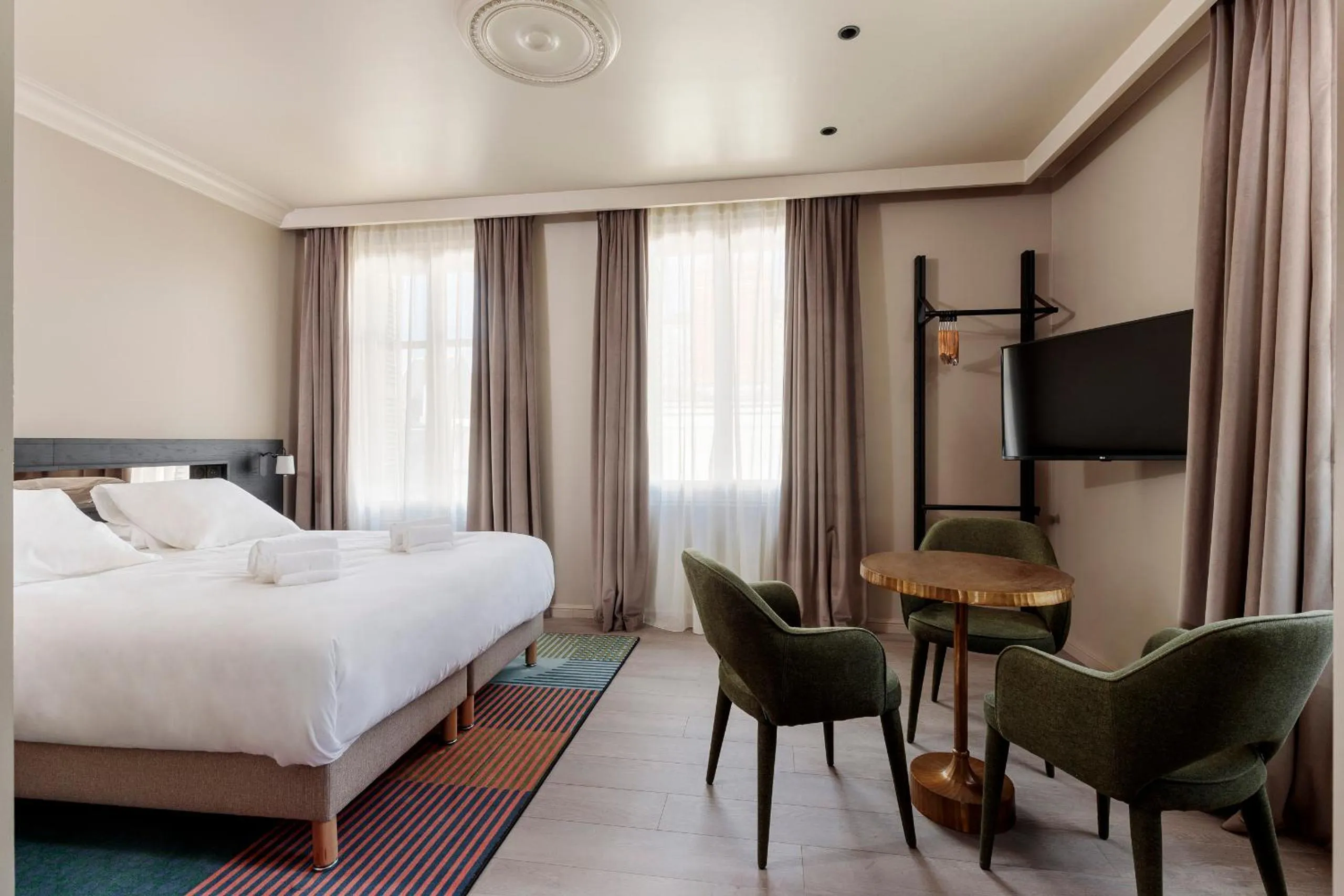 Photo of the whole room, Bed in Gogaille - Corneille - Accès autonome