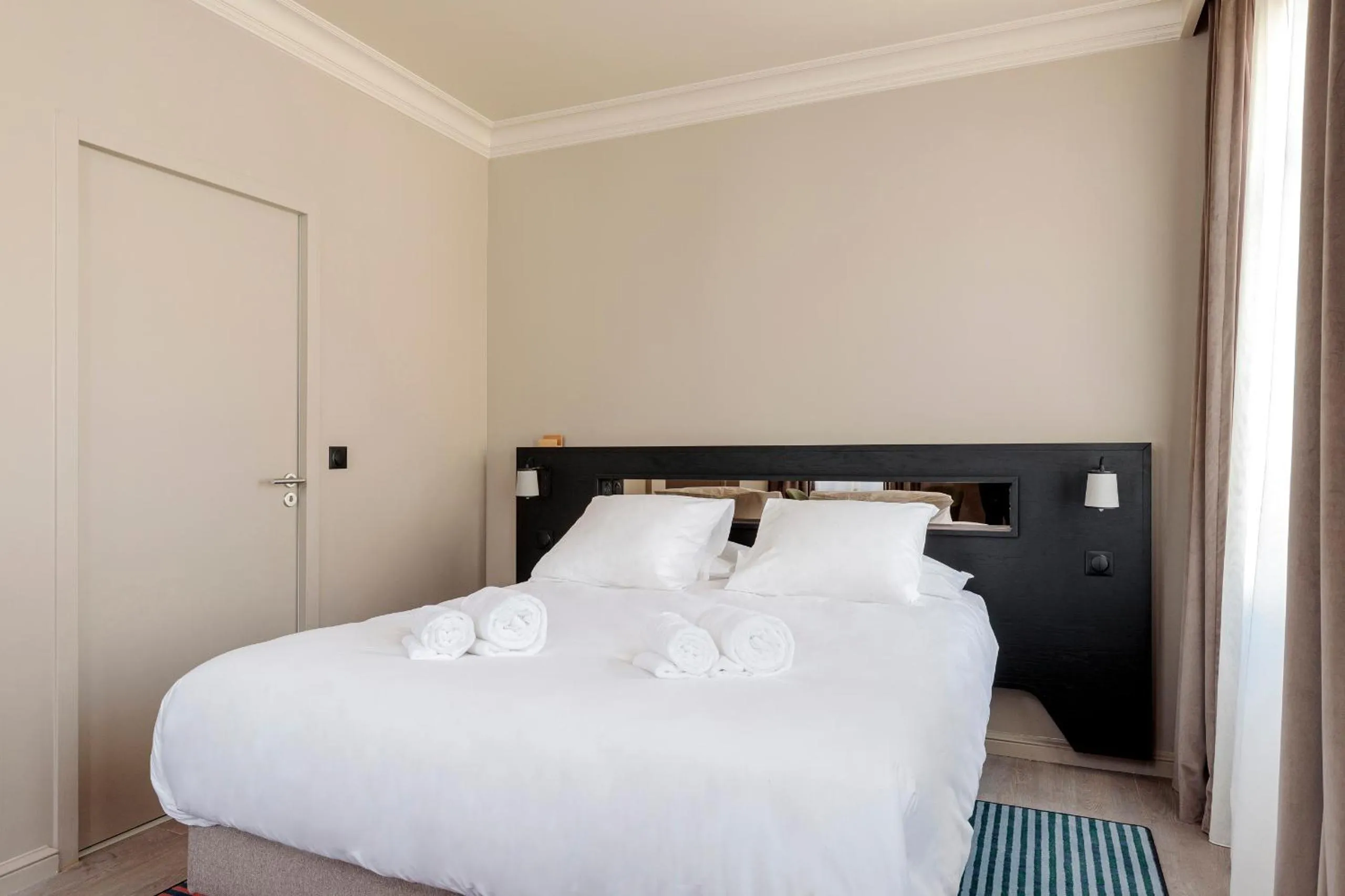 Photo of the whole room, Bed in Gogaille - Corneille - Accès autonome