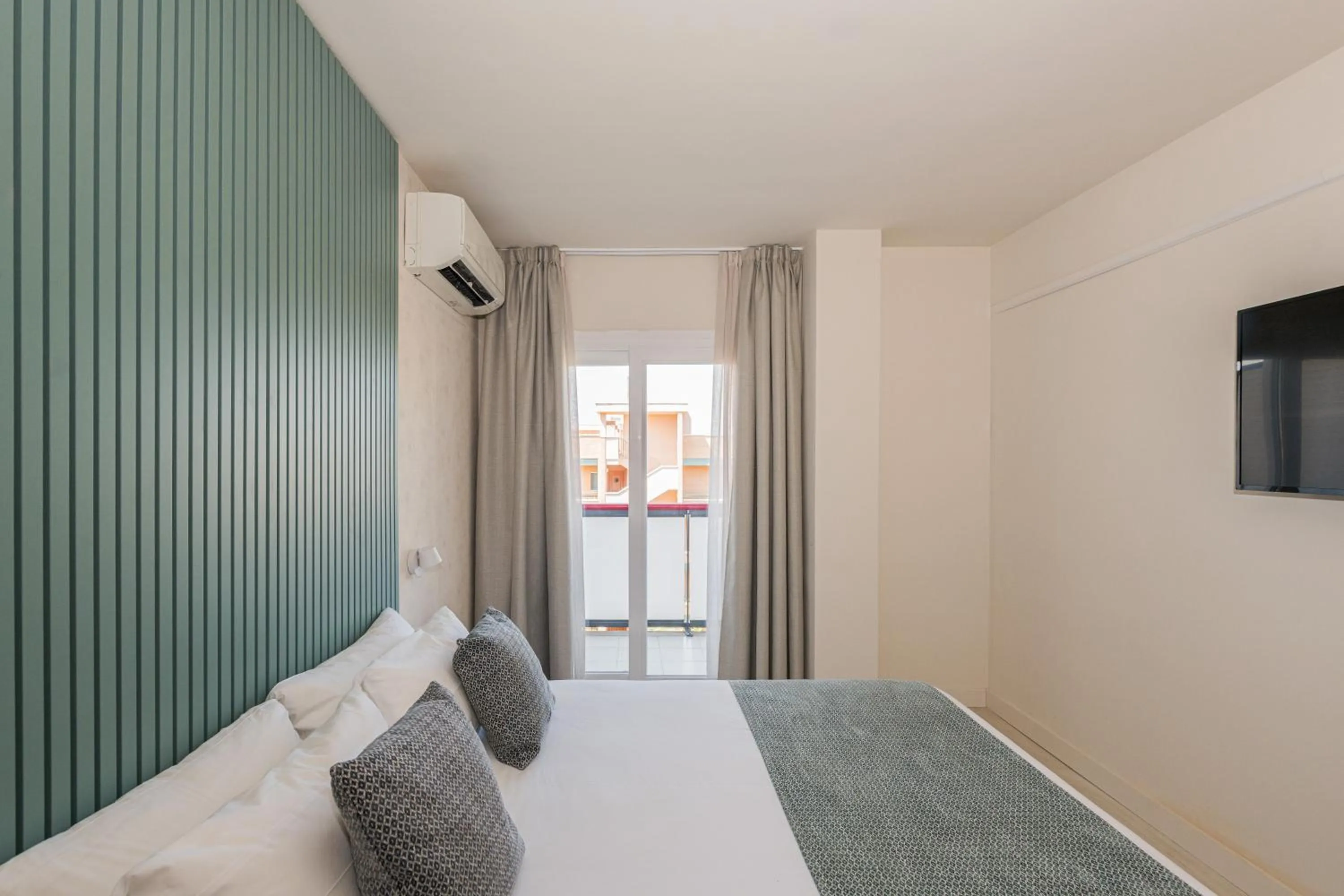 Photo of the whole room, Bed in Eurosalou & Spa