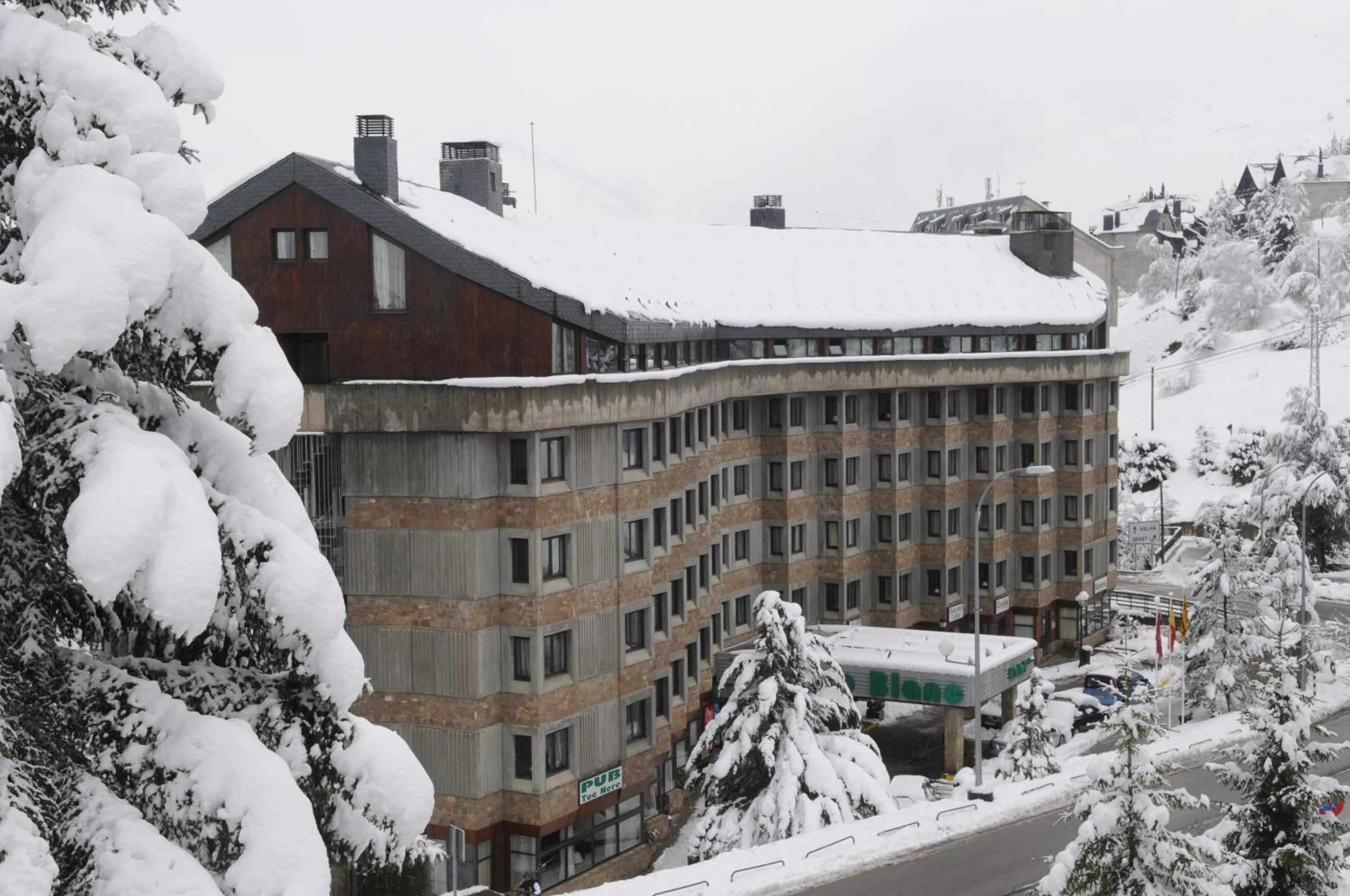 Facade/entrance in Tuc Blanc