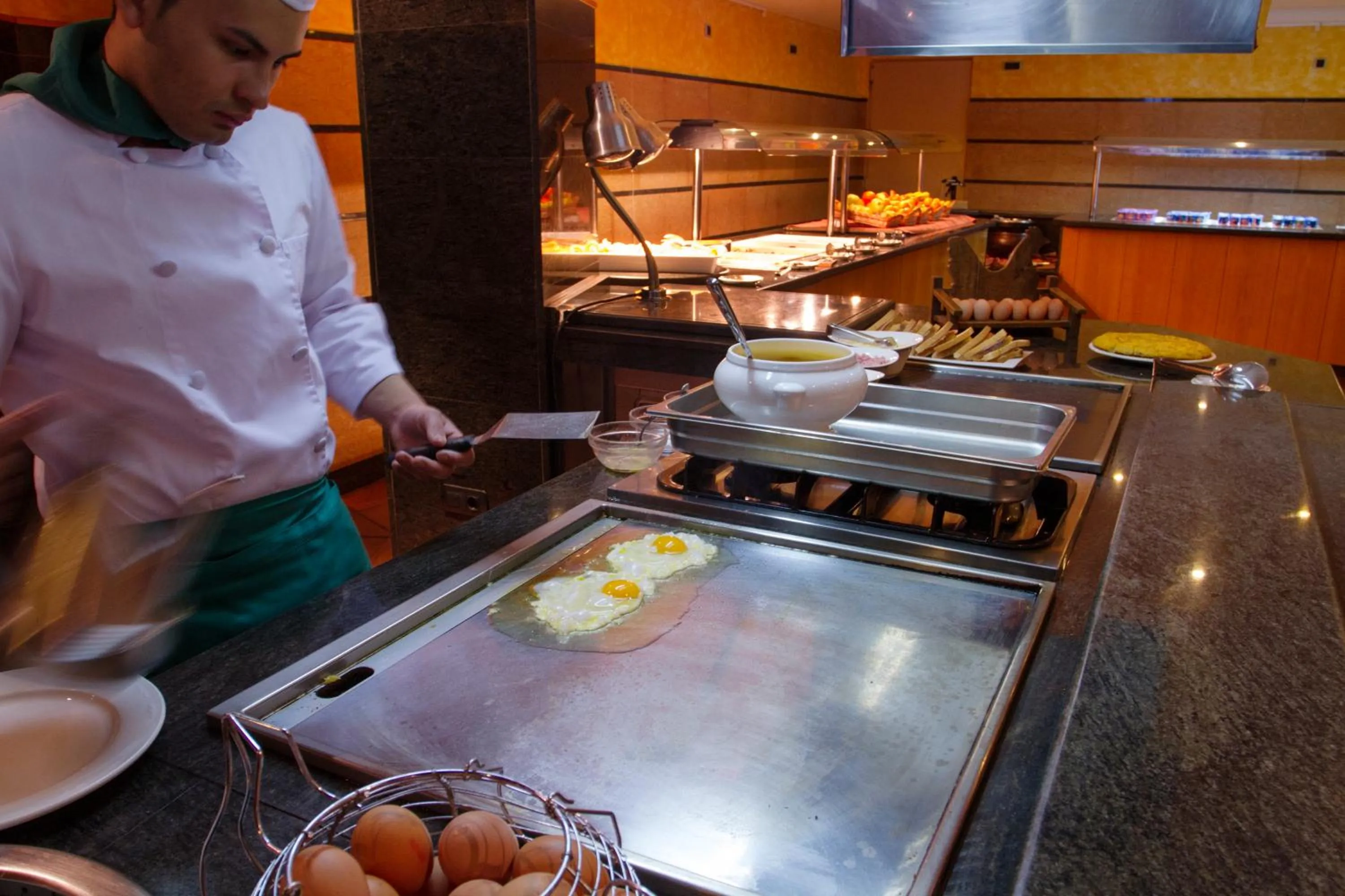 Restaurant/places to eat in Tuc Blanc