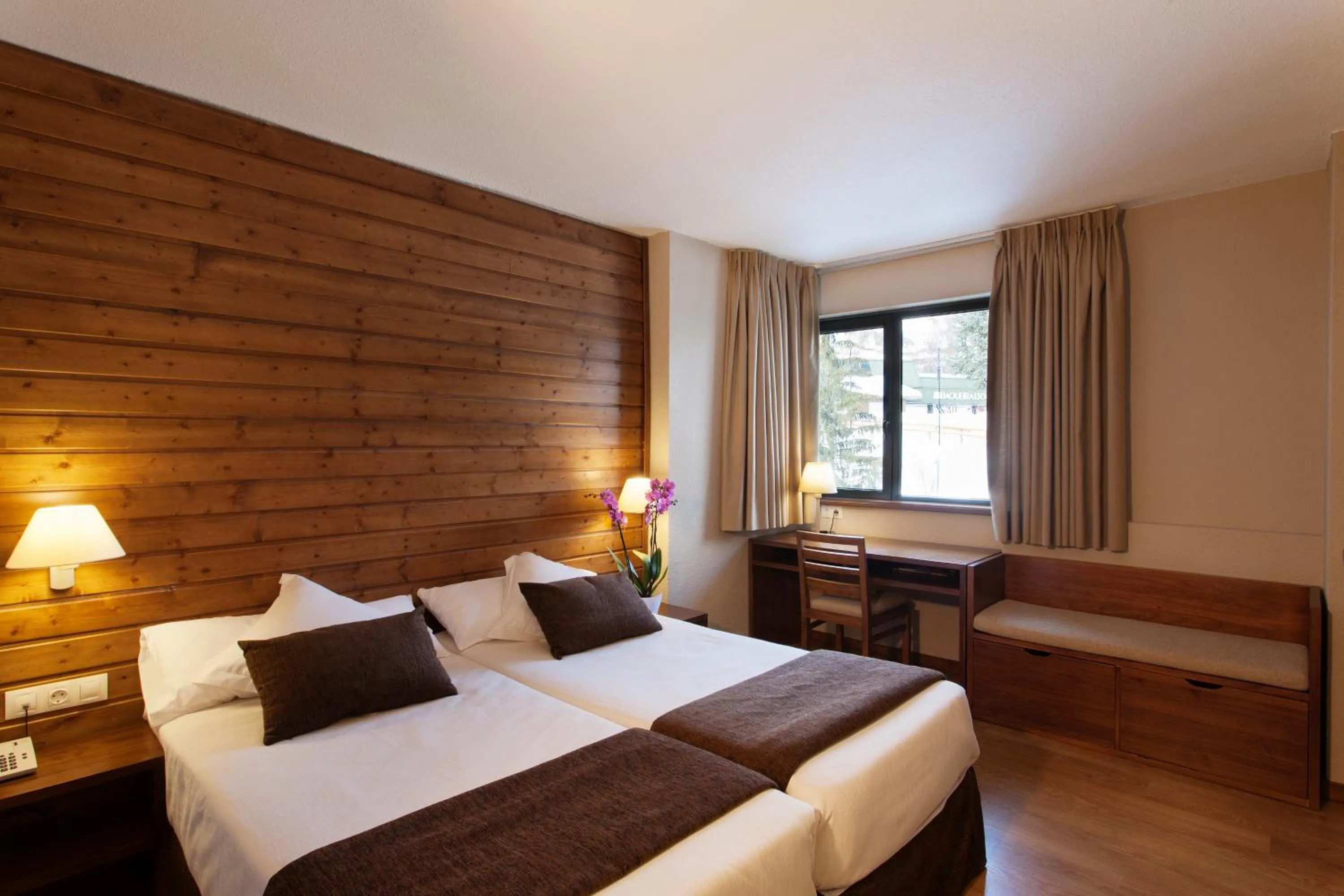 Photo of the whole room, Bed in Tuc Blanc