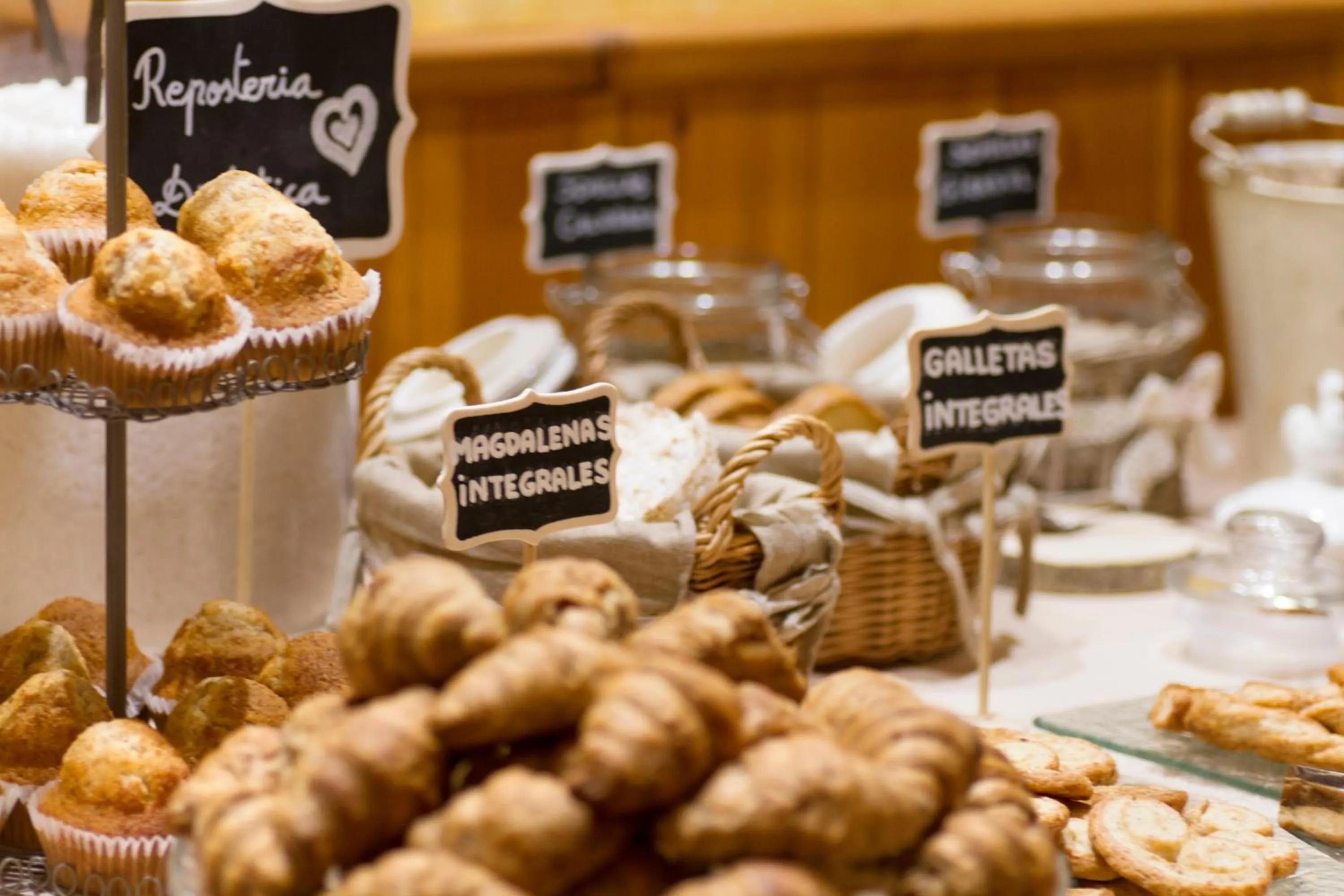 Restaurant/places to eat in Tuc Blanc