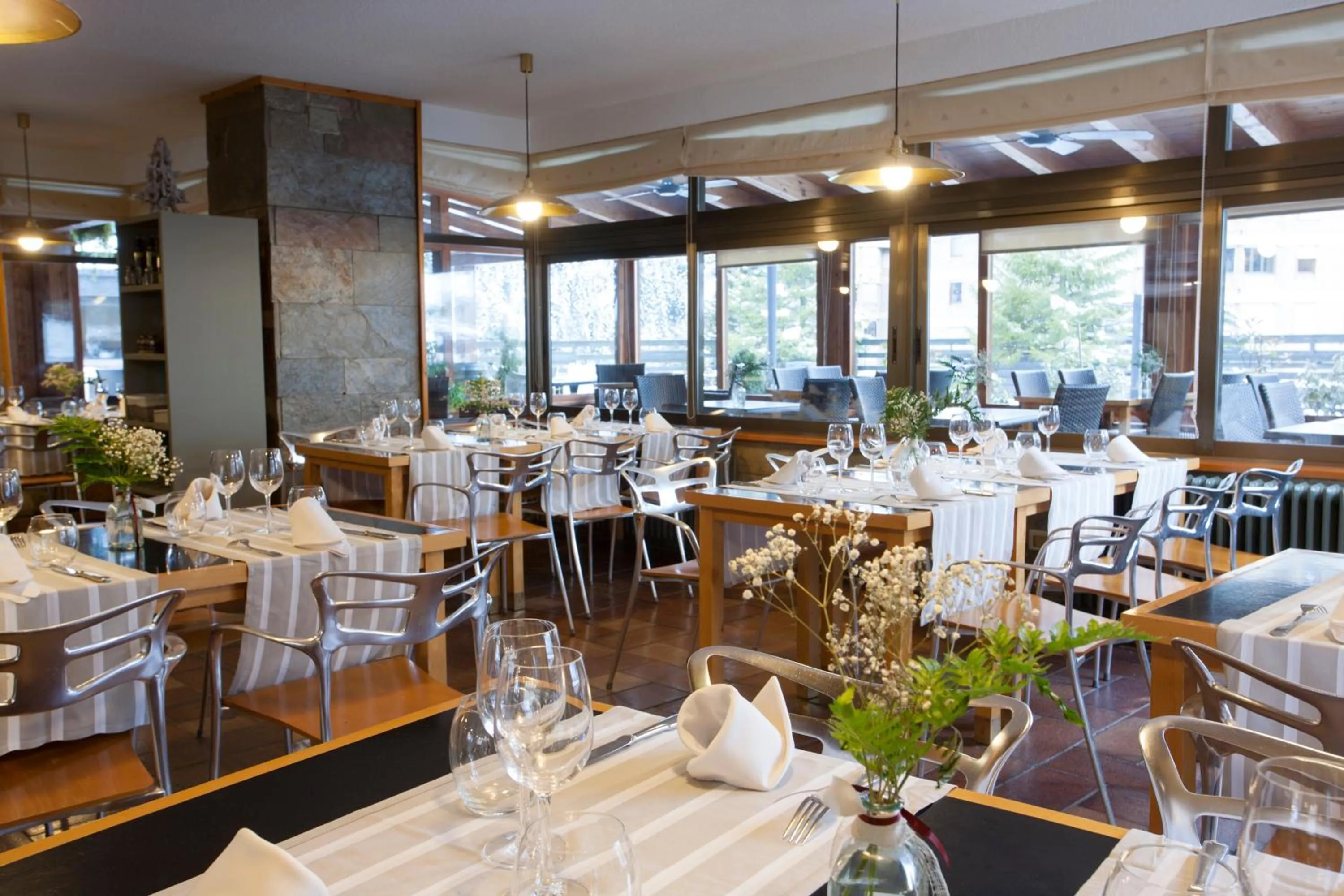 Restaurant/places to eat in Tuc Blanc