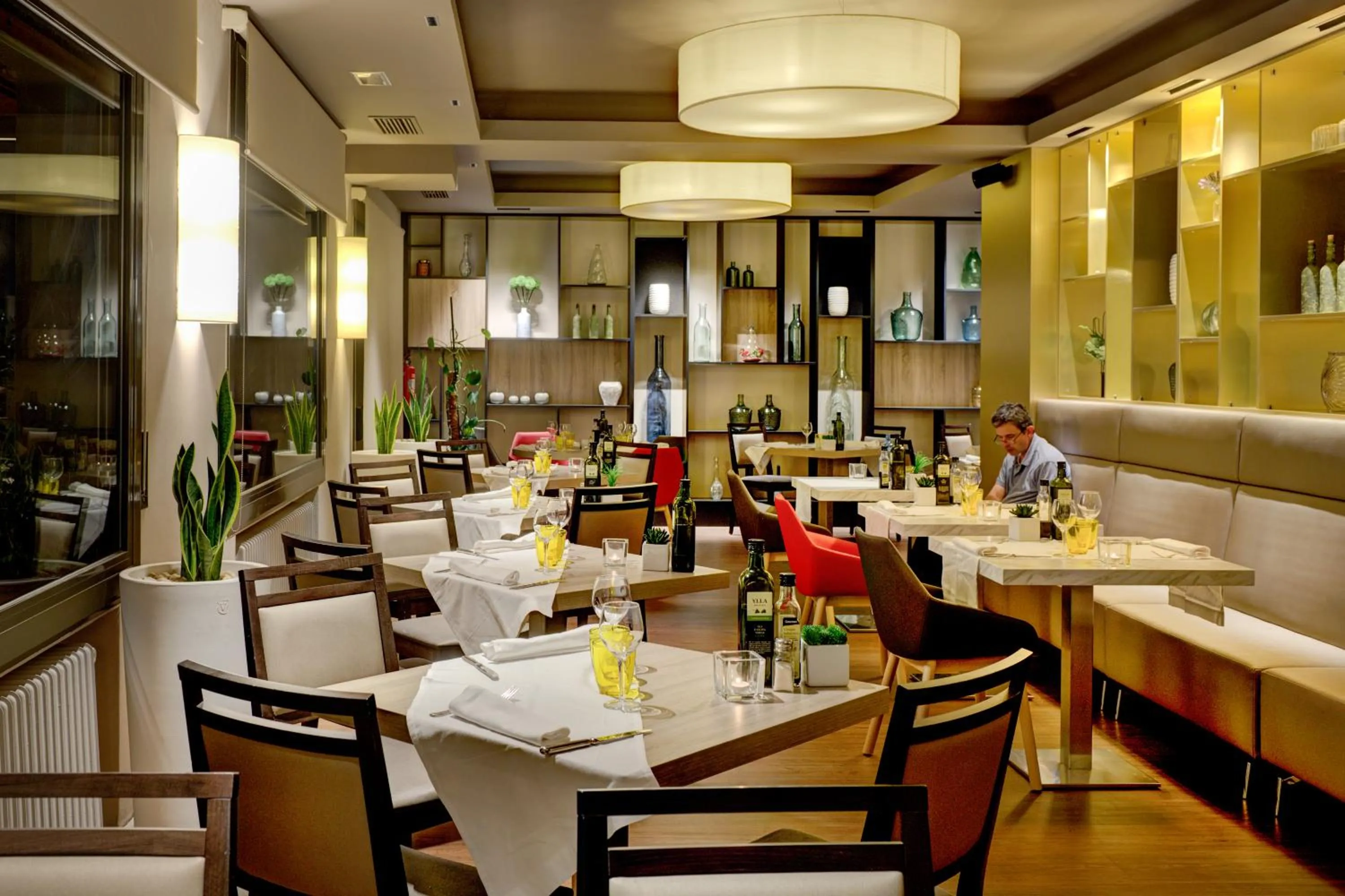 Restaurant/places to eat in Ibis Styles Figueres Ronda