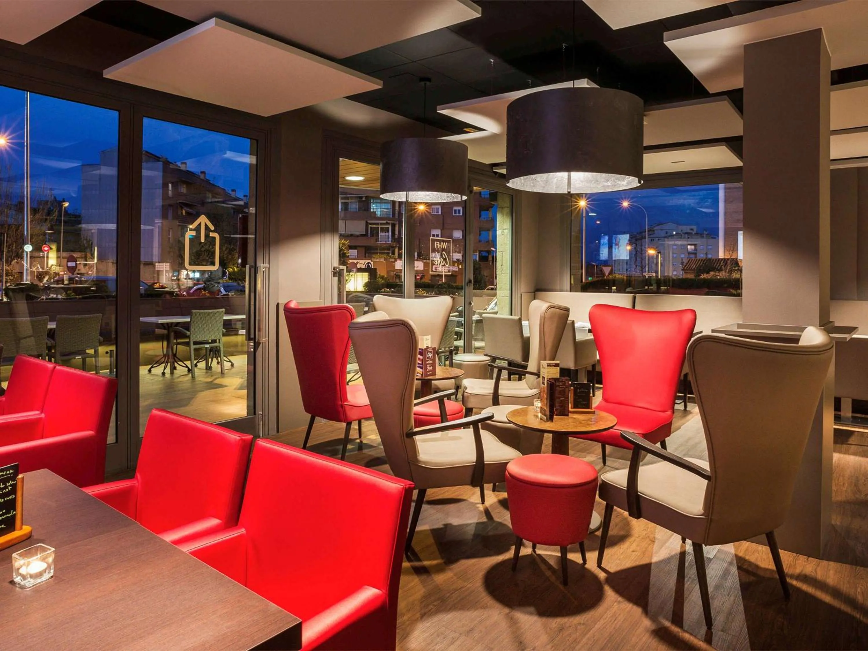 Restaurant/places to eat in Ibis Styles Figueres Ronda