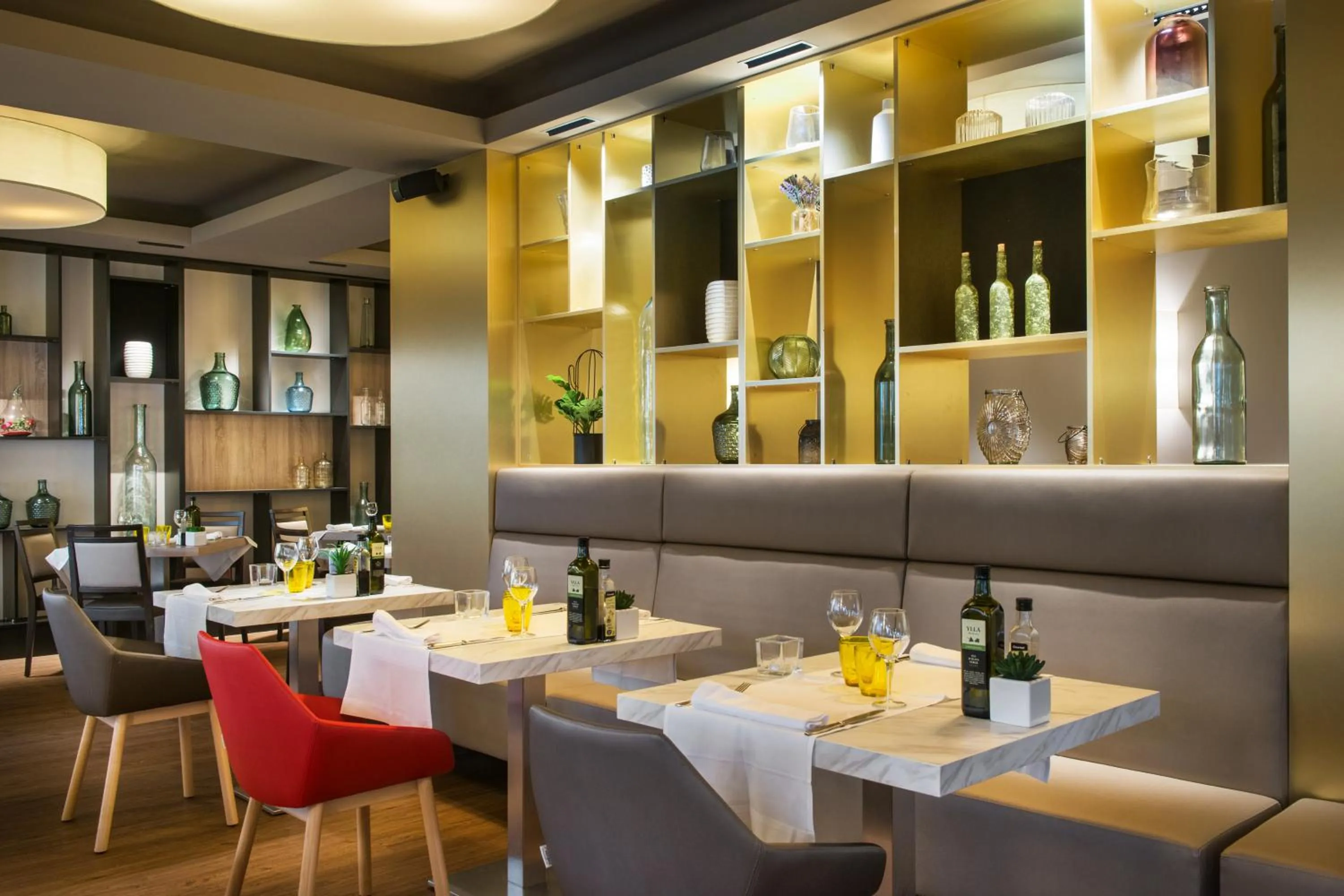 Restaurant/places to eat in Ibis Styles Figueres Ronda