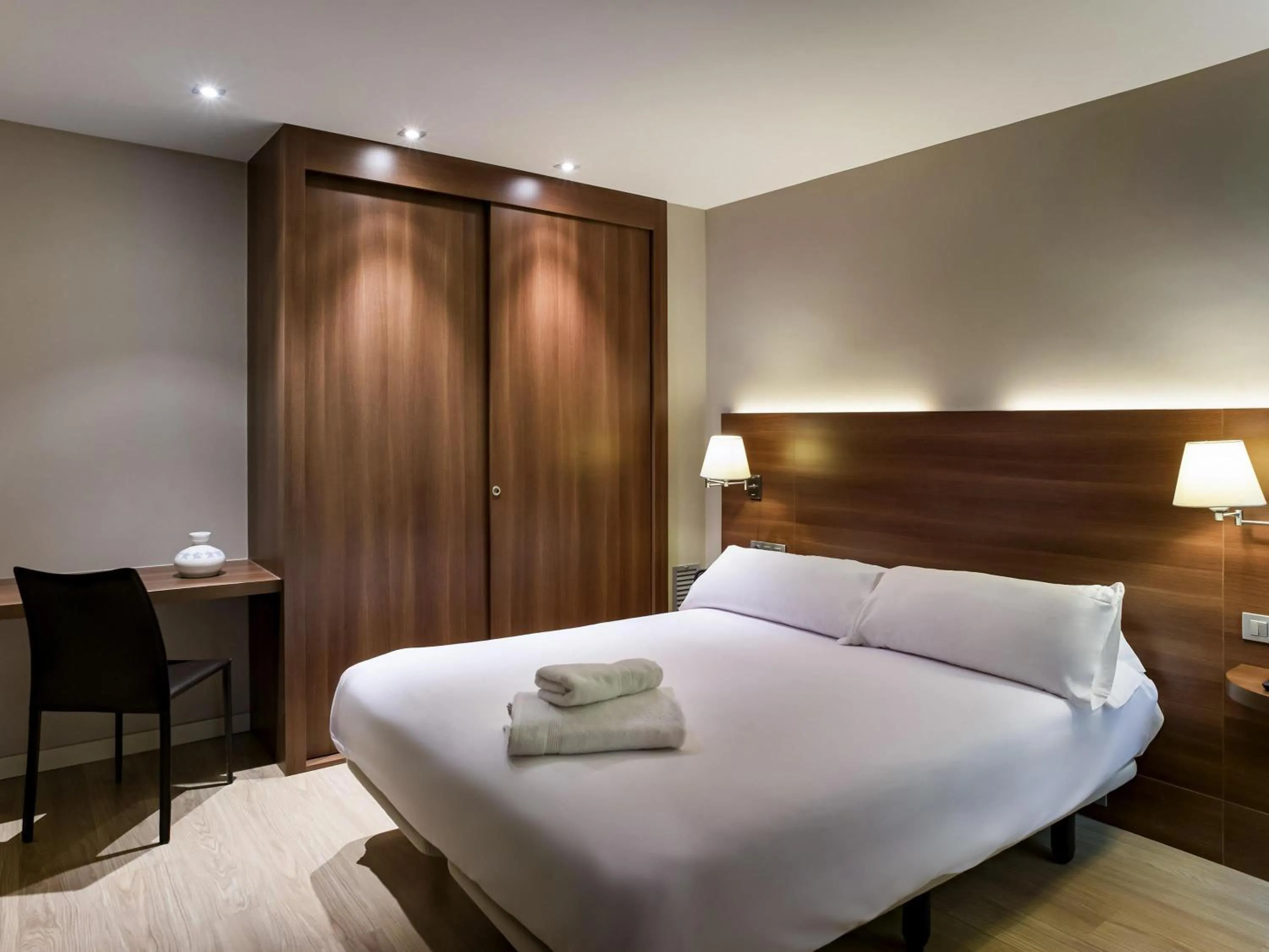 Bedroom, Bed in Ibis Styles Figueres Ronda