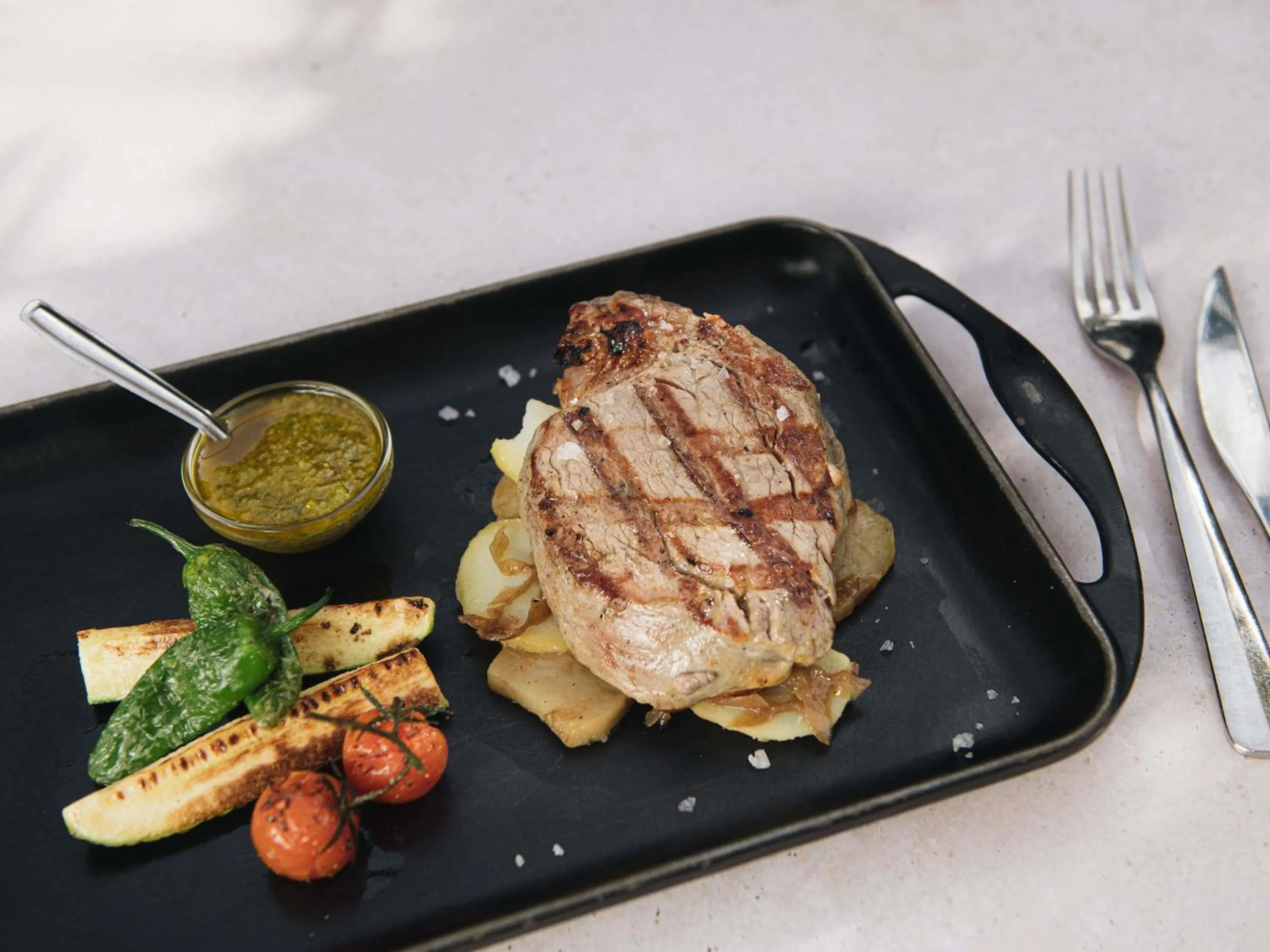 Restaurant/places to eat in Ibis Styles Figueres Ronda