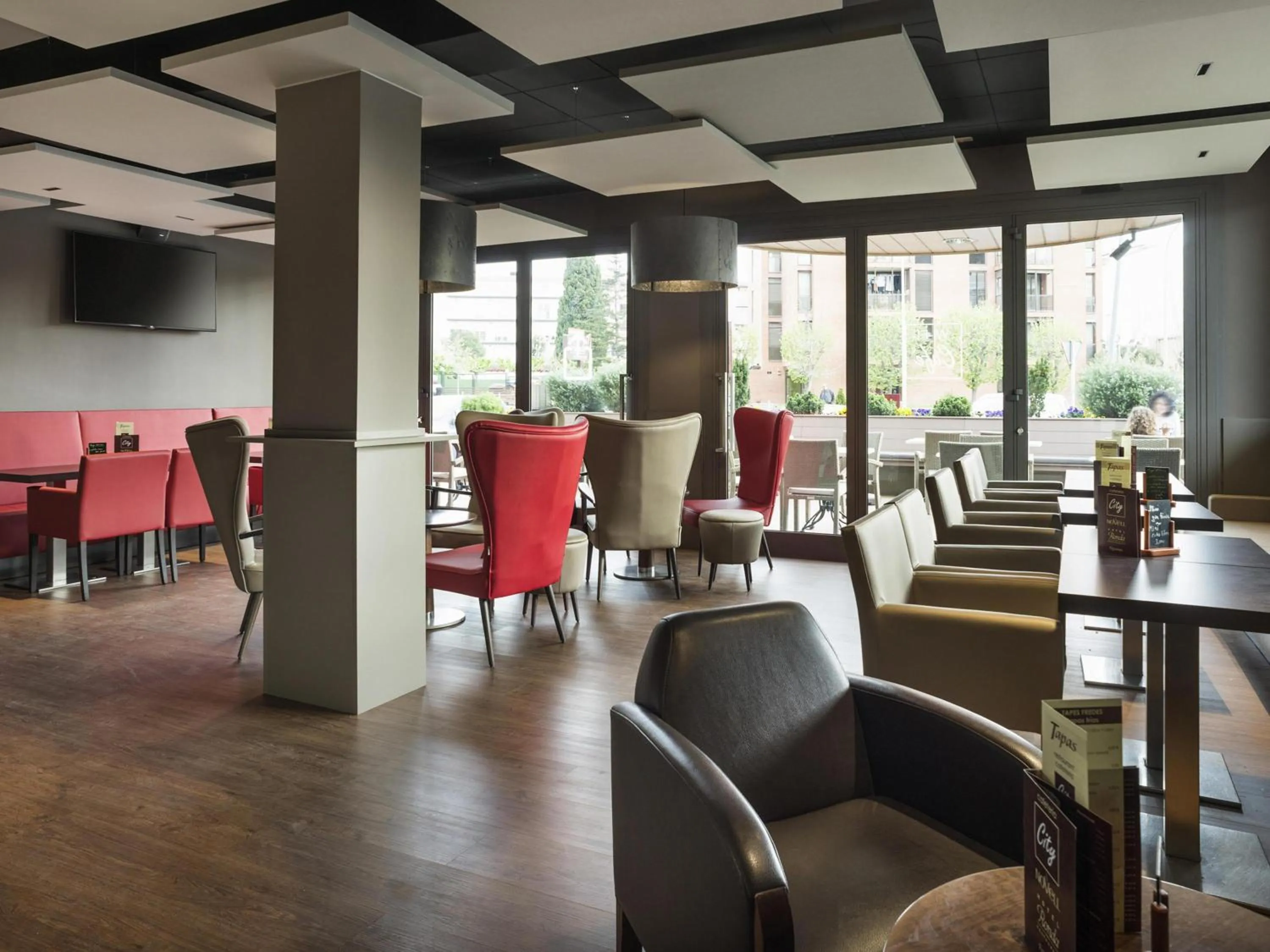 Lounge or bar in Ibis Styles Figueres Ronda