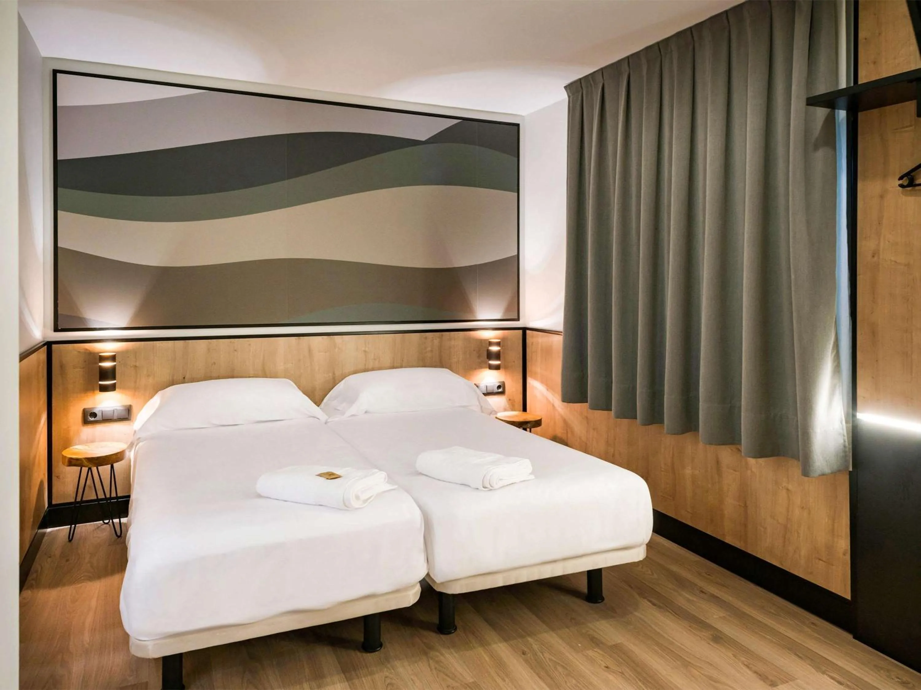 Photo of the whole room, Bed in Ibis Styles Figueres Ronda