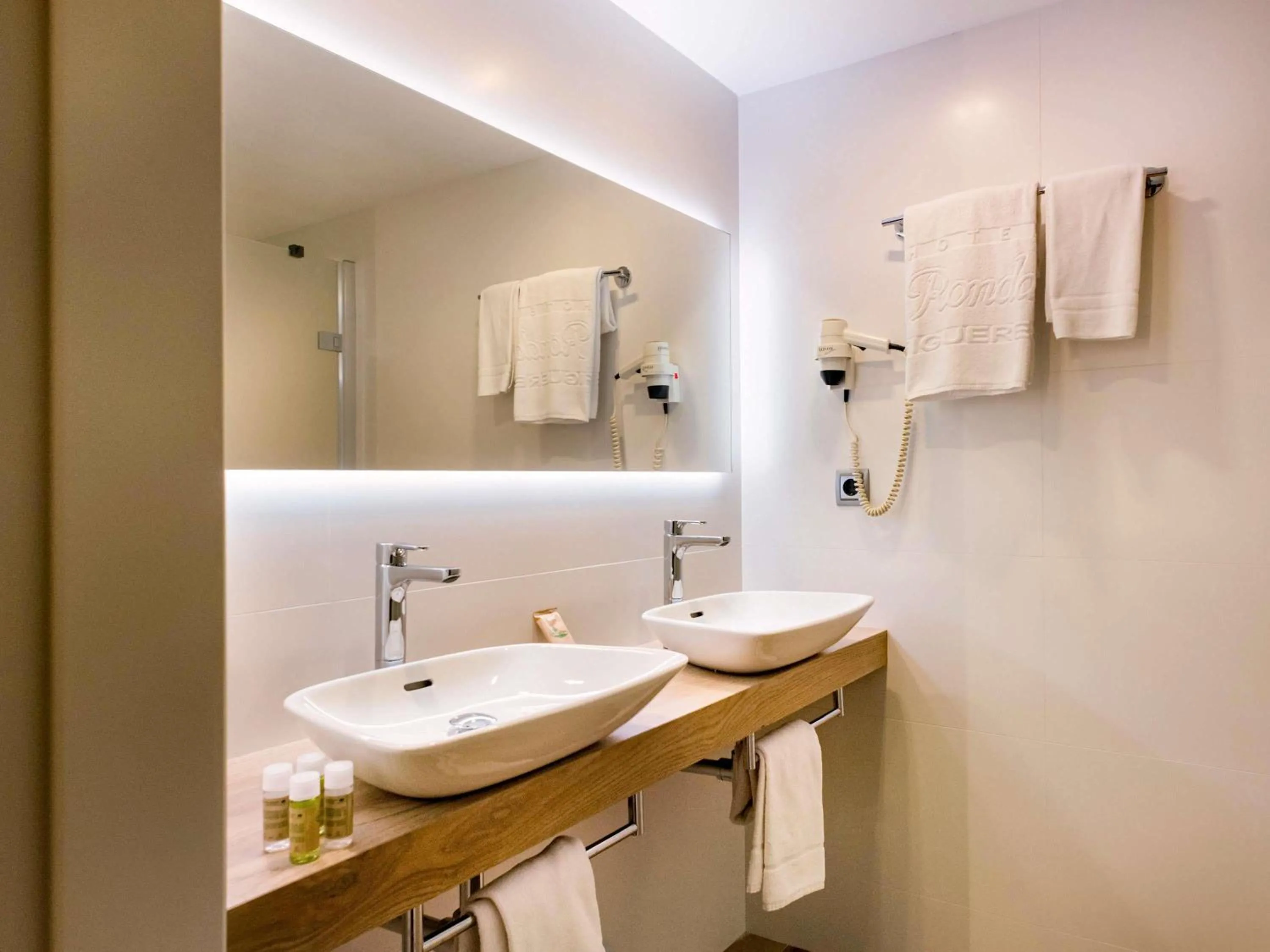 Property building in Ibis Styles Figueres Ronda