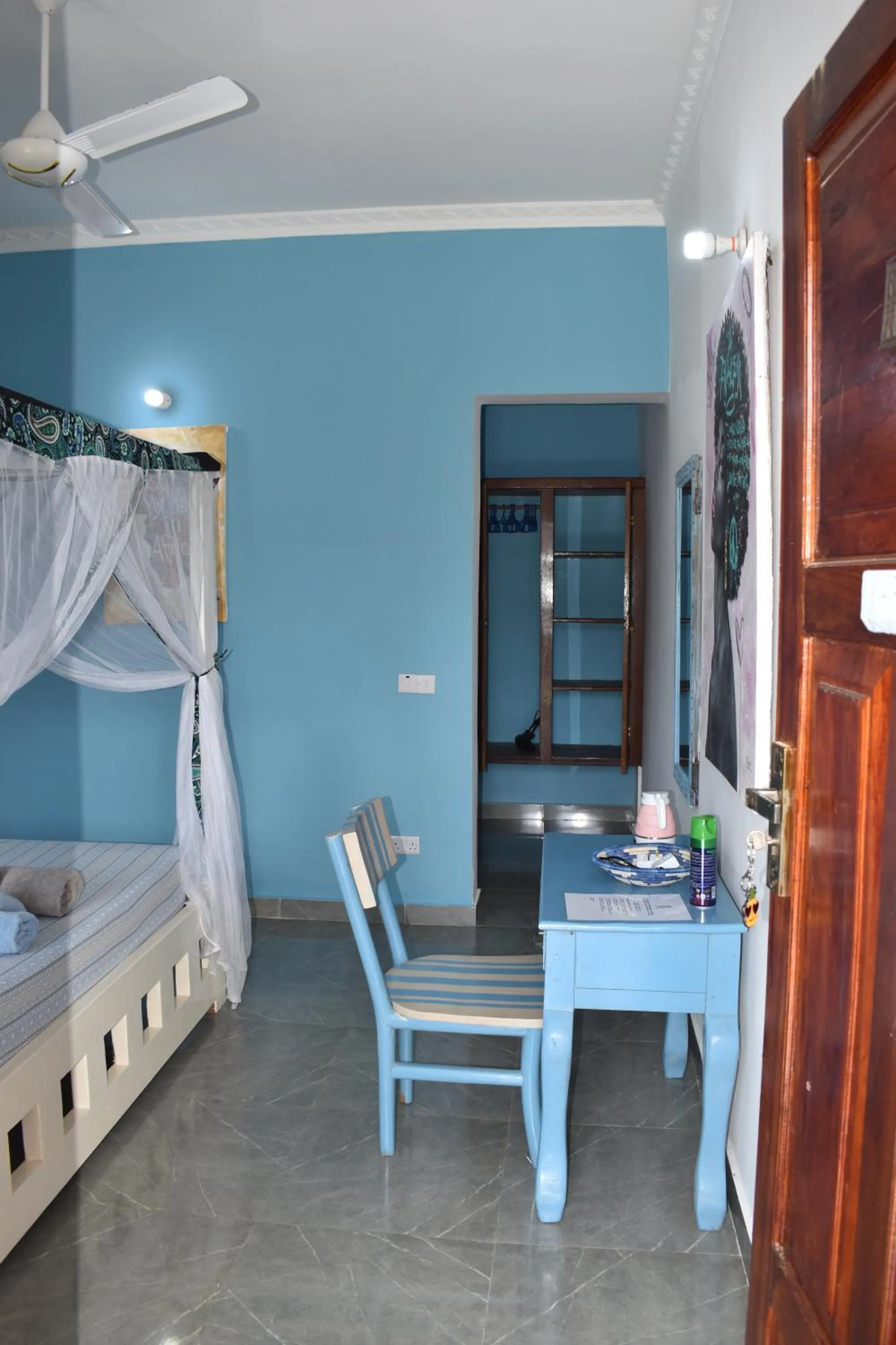 Photo of the whole room in Pineapple House