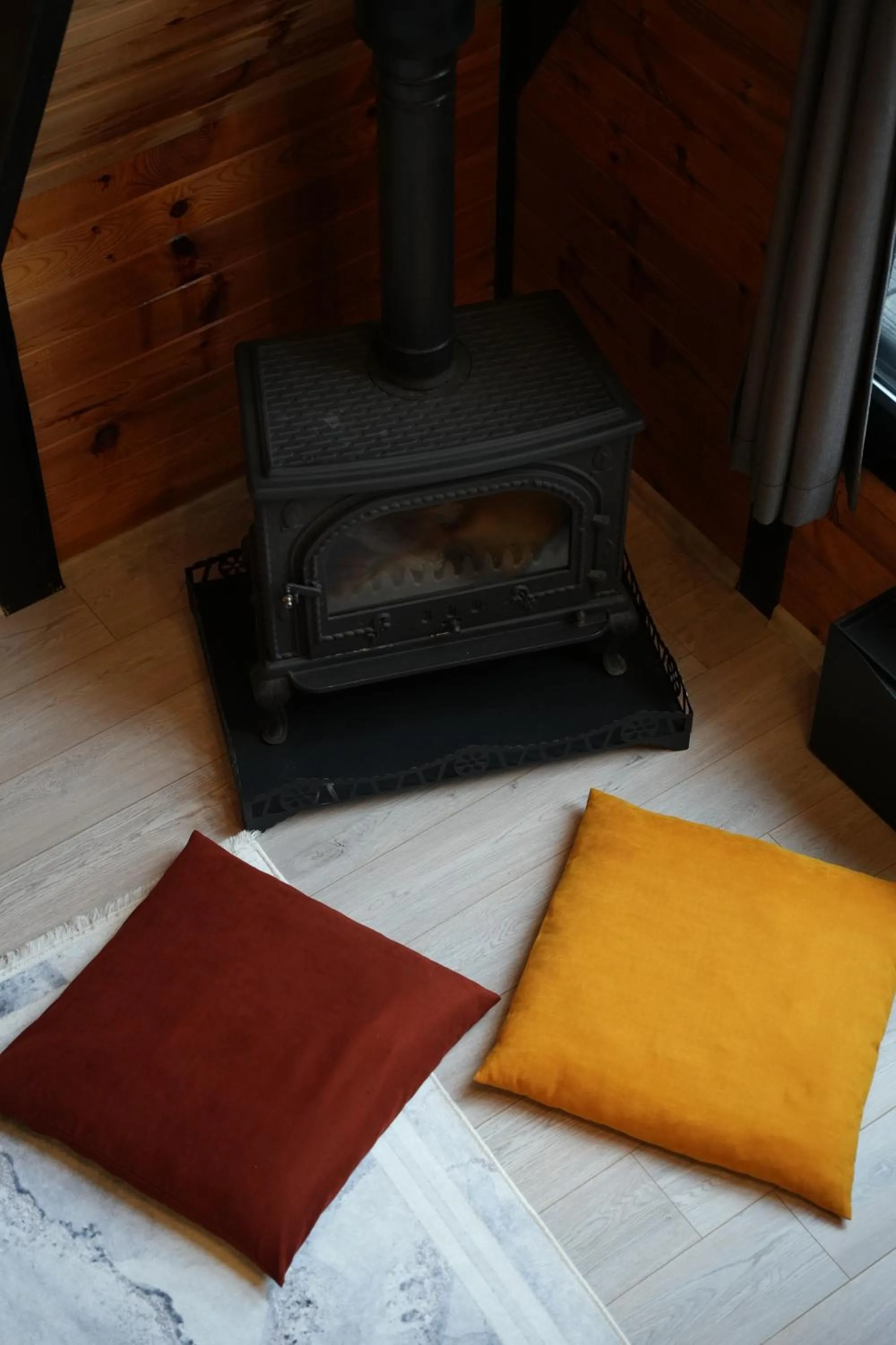 Photo of the whole room in Pentalow Cabin