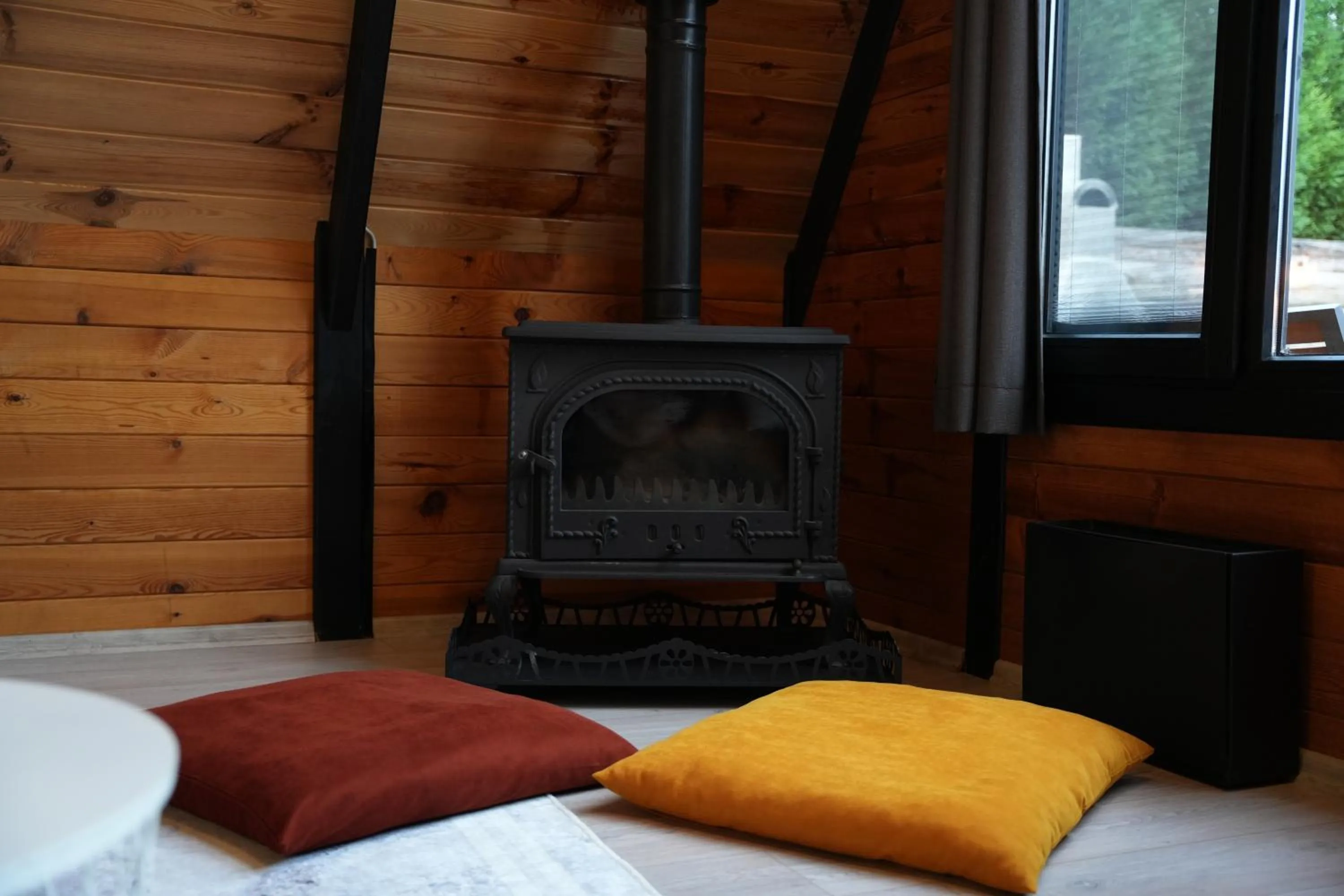 Photo of the whole room in Pentalow Cabin
