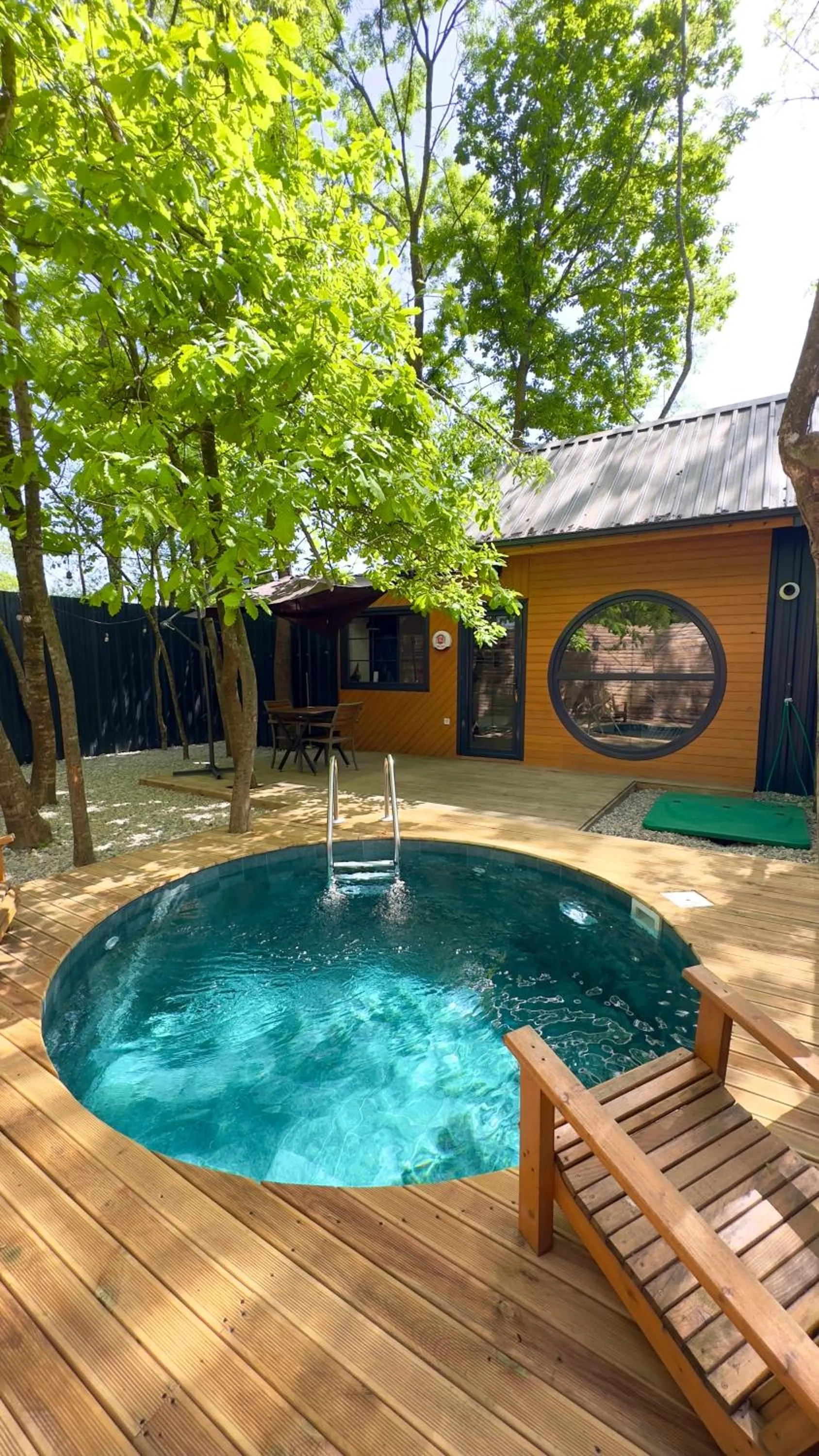 Day in Pentalow Cabin