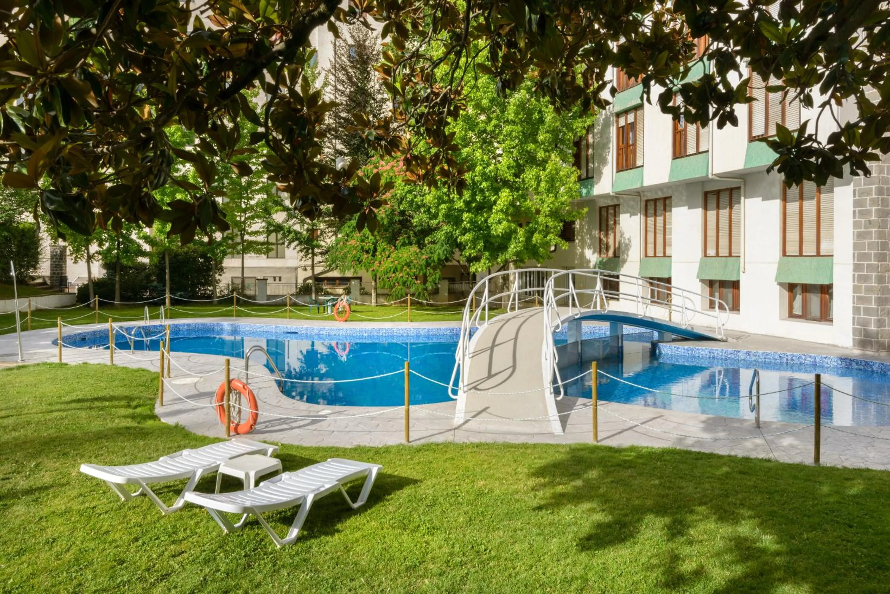 Swimming pool in Gran Hotel de Jaca