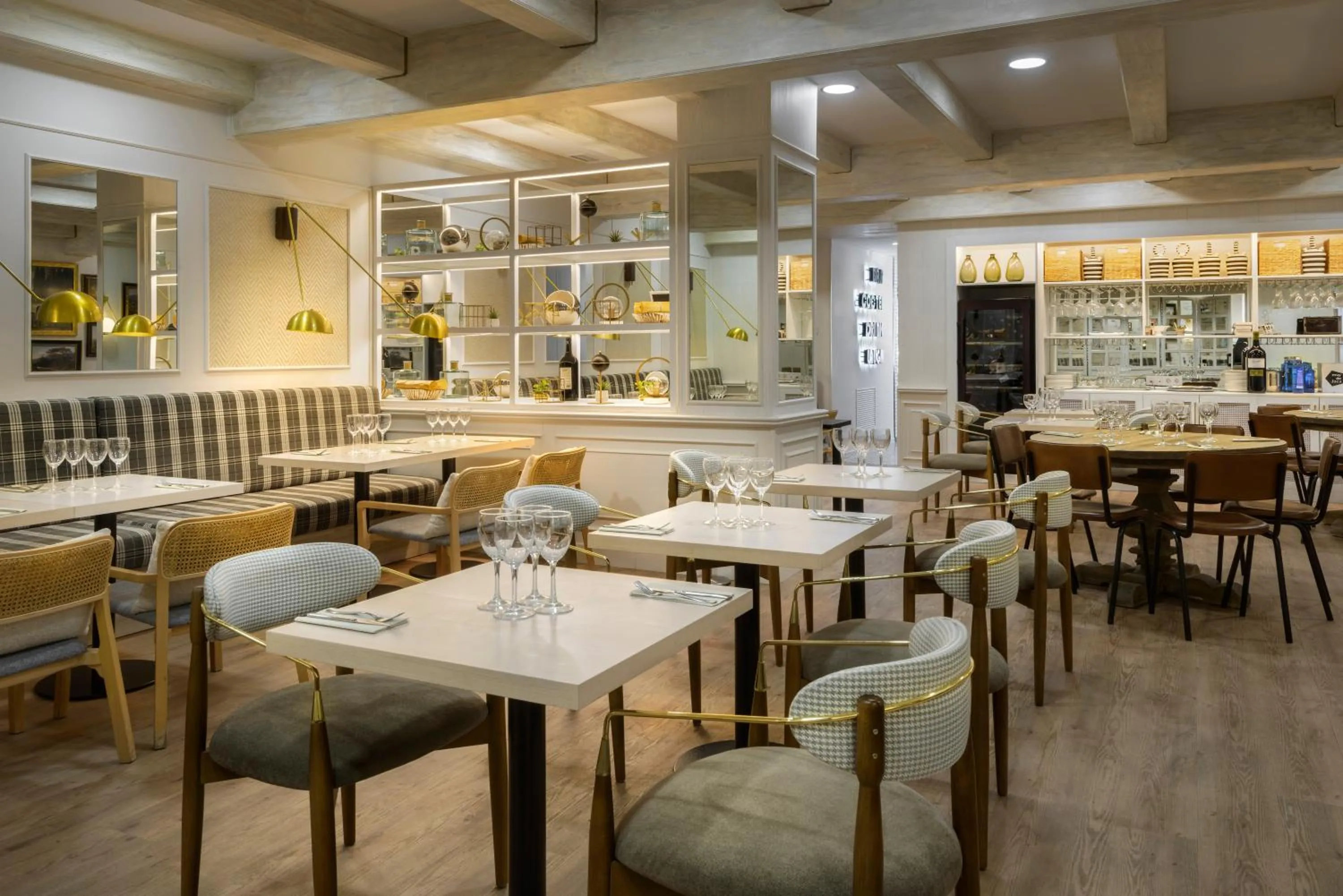 Restaurant/places to eat in Oroel Hotel & SPA