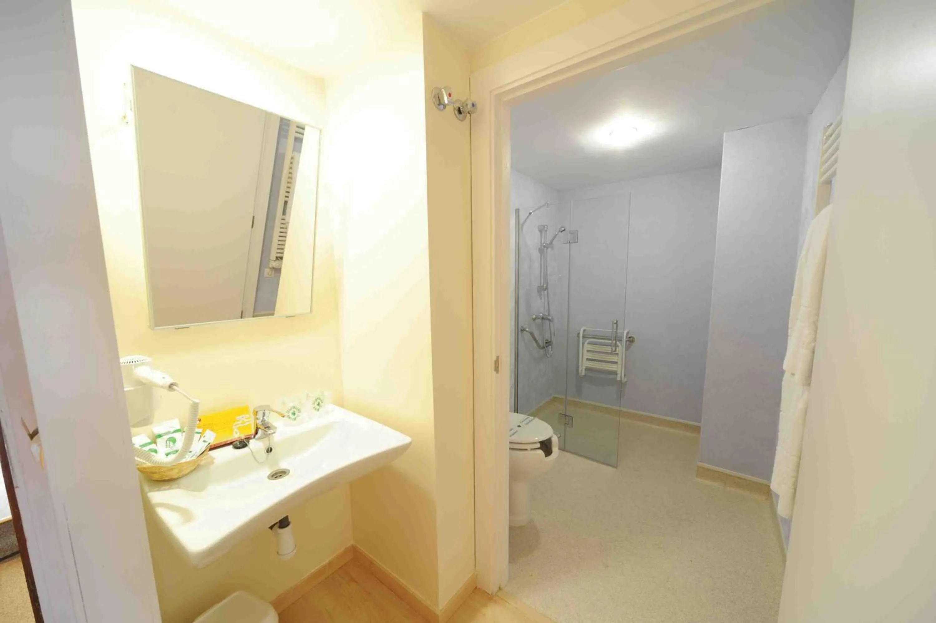 Bathroom in Oroel Hotel & SPA