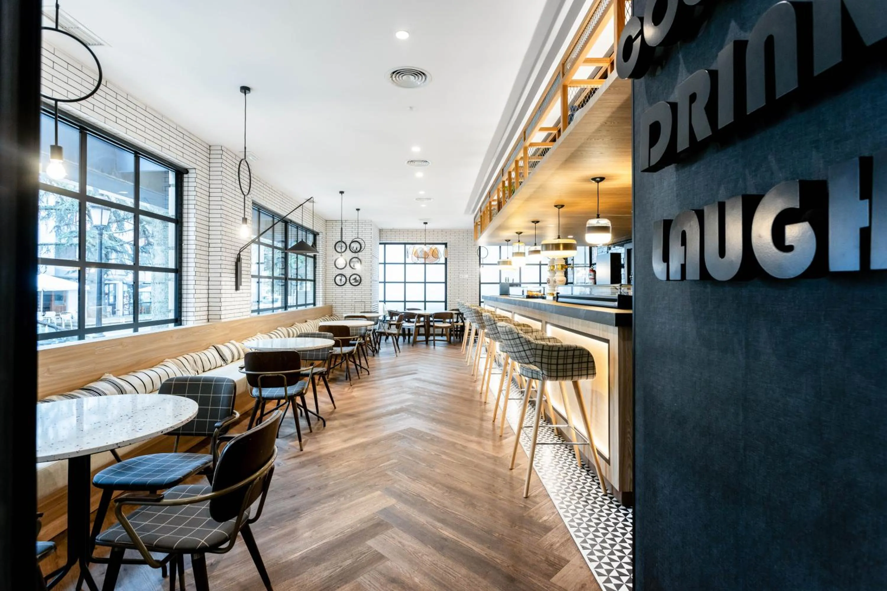 Restaurant/places to eat in Oroel Hotel & SPA