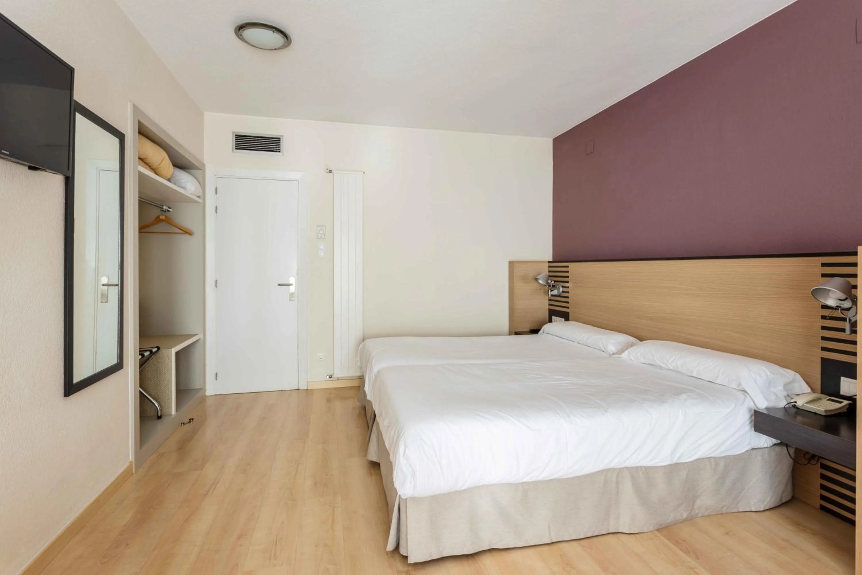 Bed in Oroel Hotel & SPA