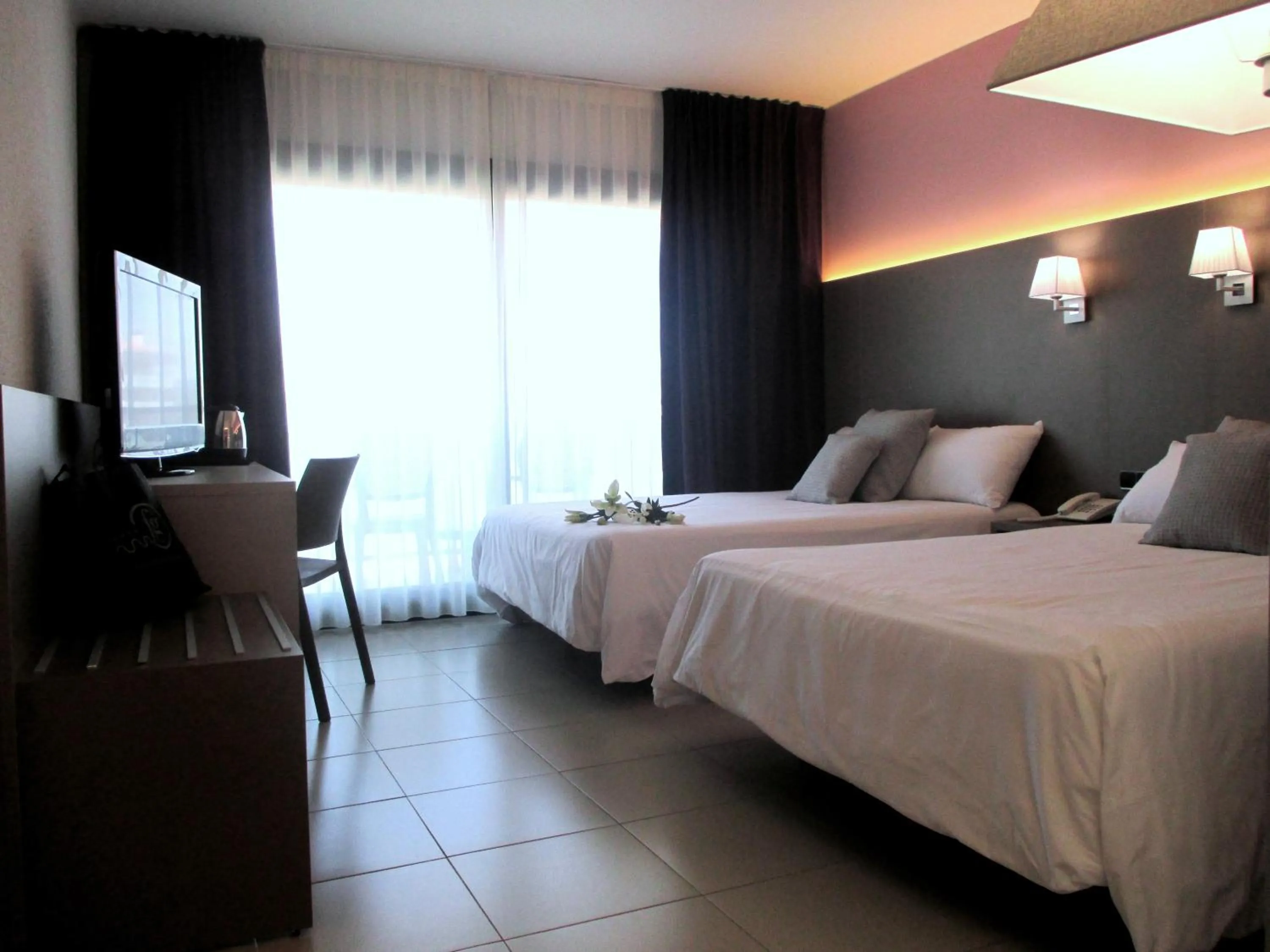 Photo of the whole room, Bed in Fenals Garden