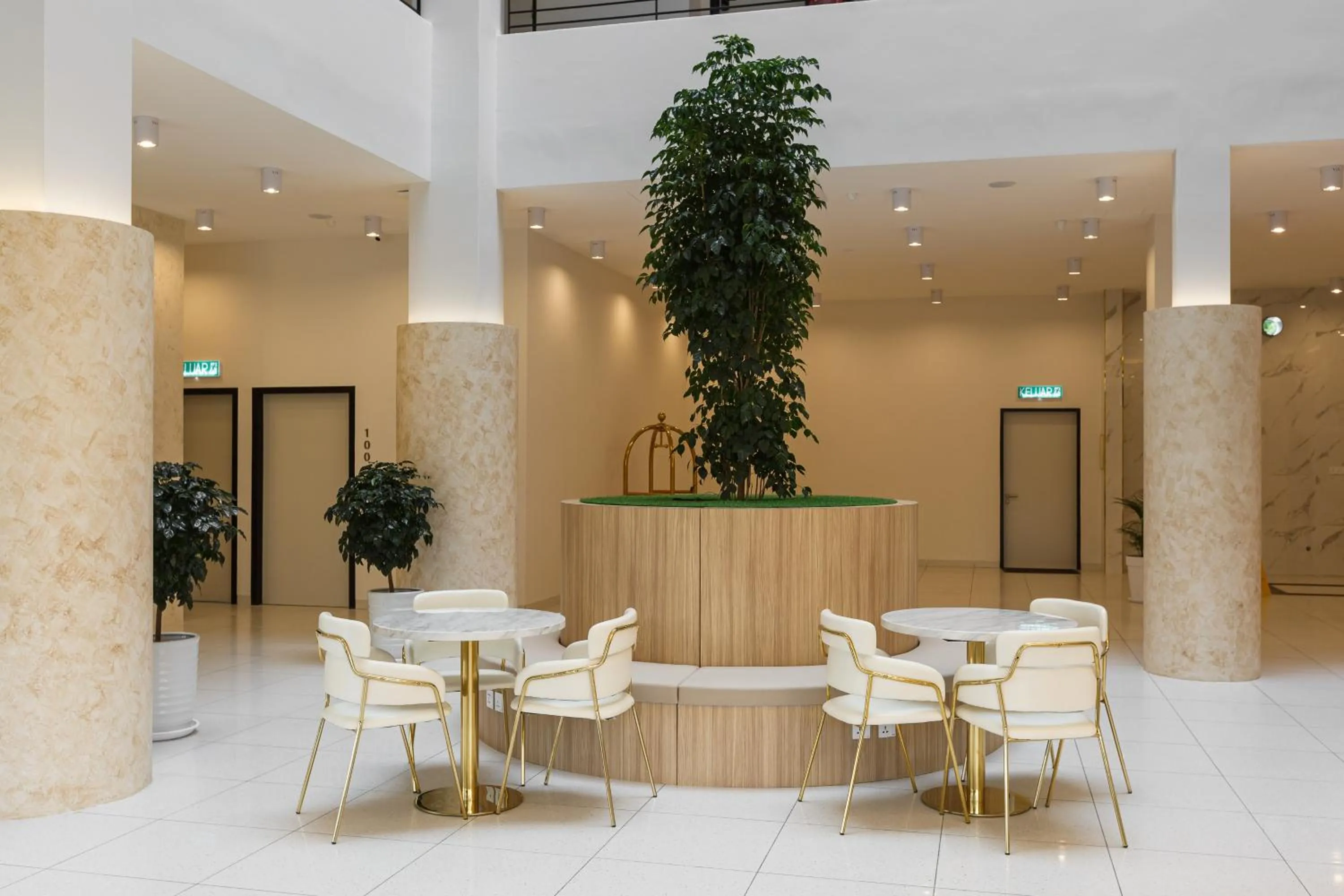 Lobby or reception in Wellesley Hotel