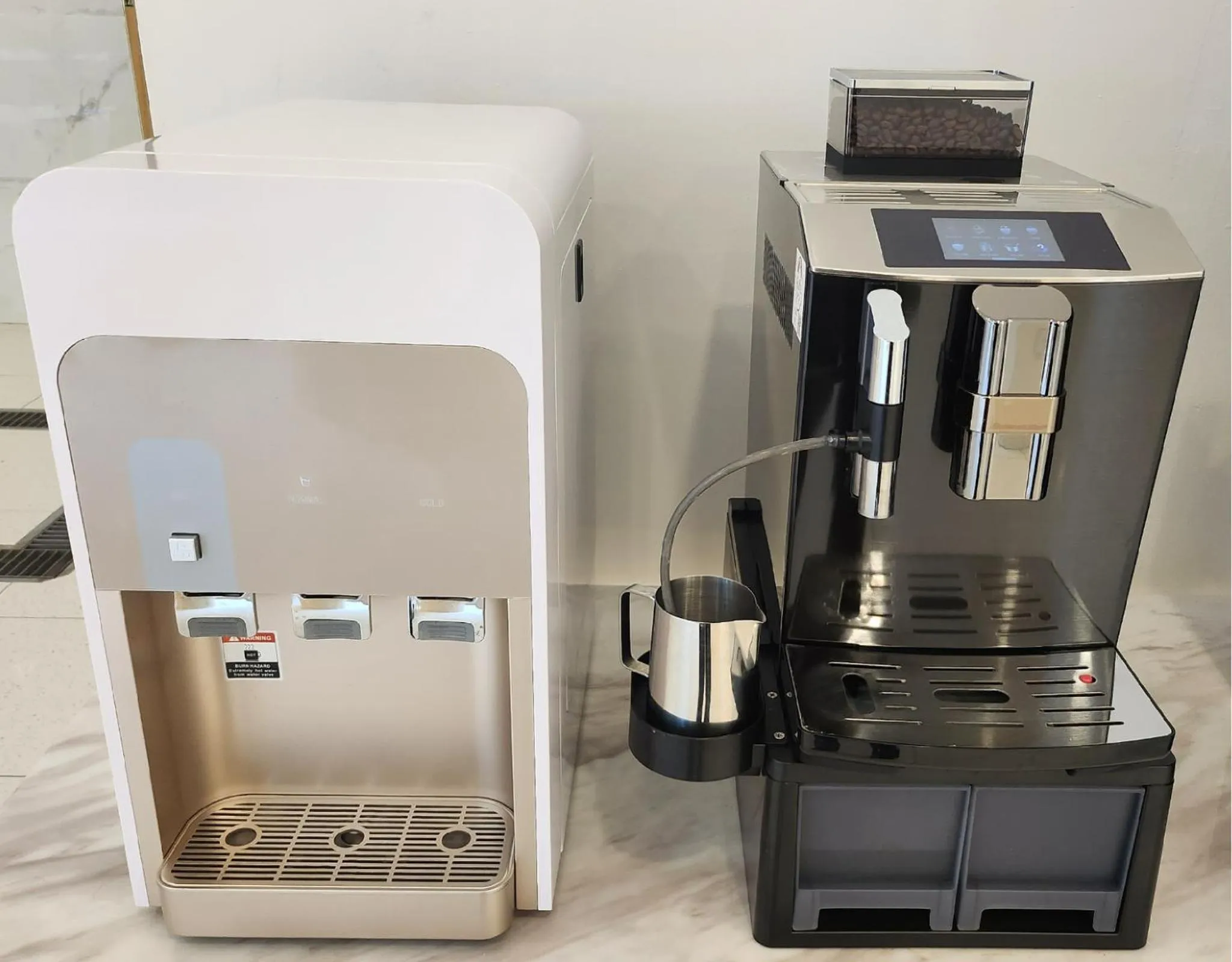 Coffee/tea facilities in Wellesley Hotel
