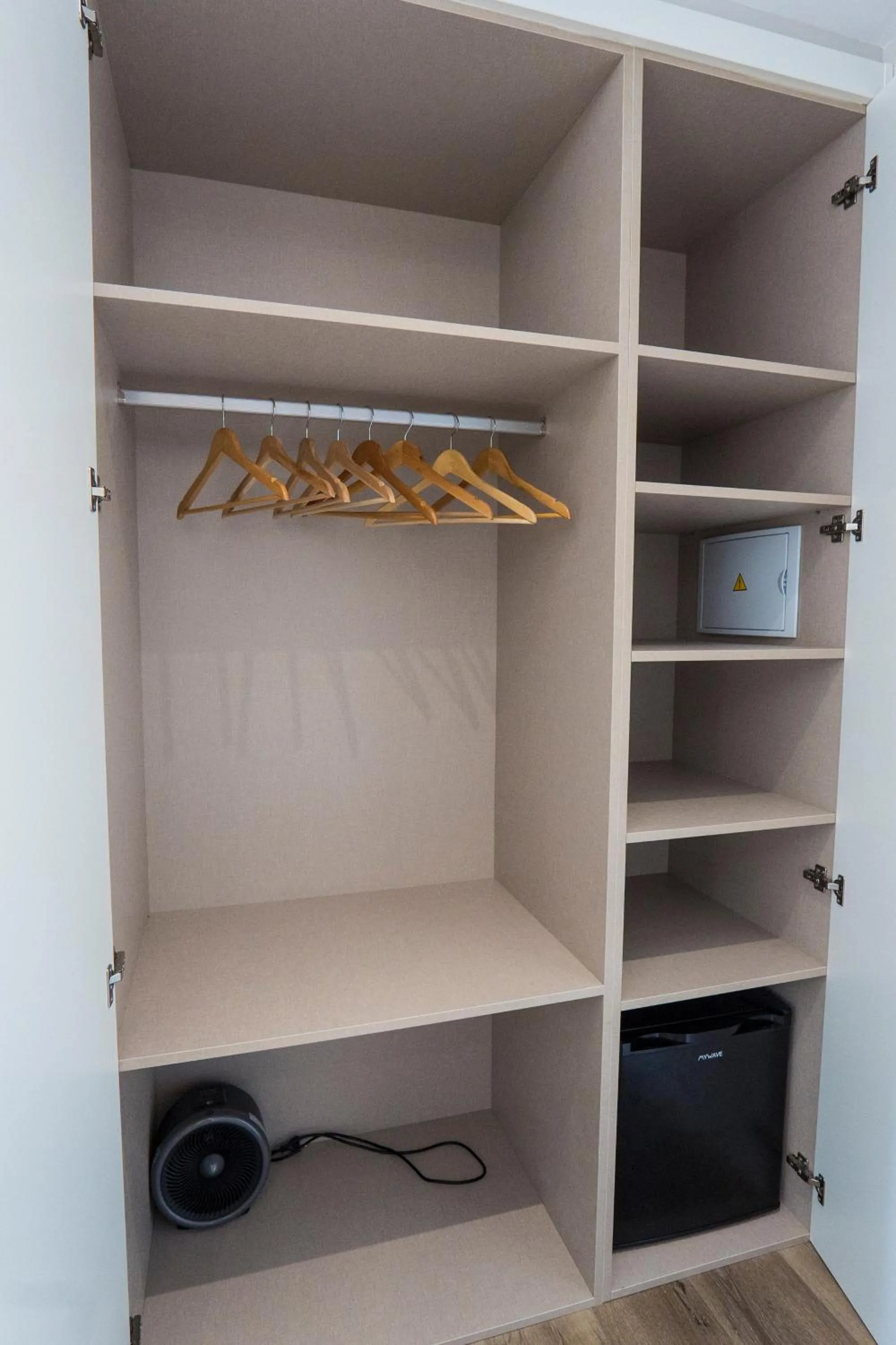 wardrobe in Hotel Boutique Bahía de Plentzia