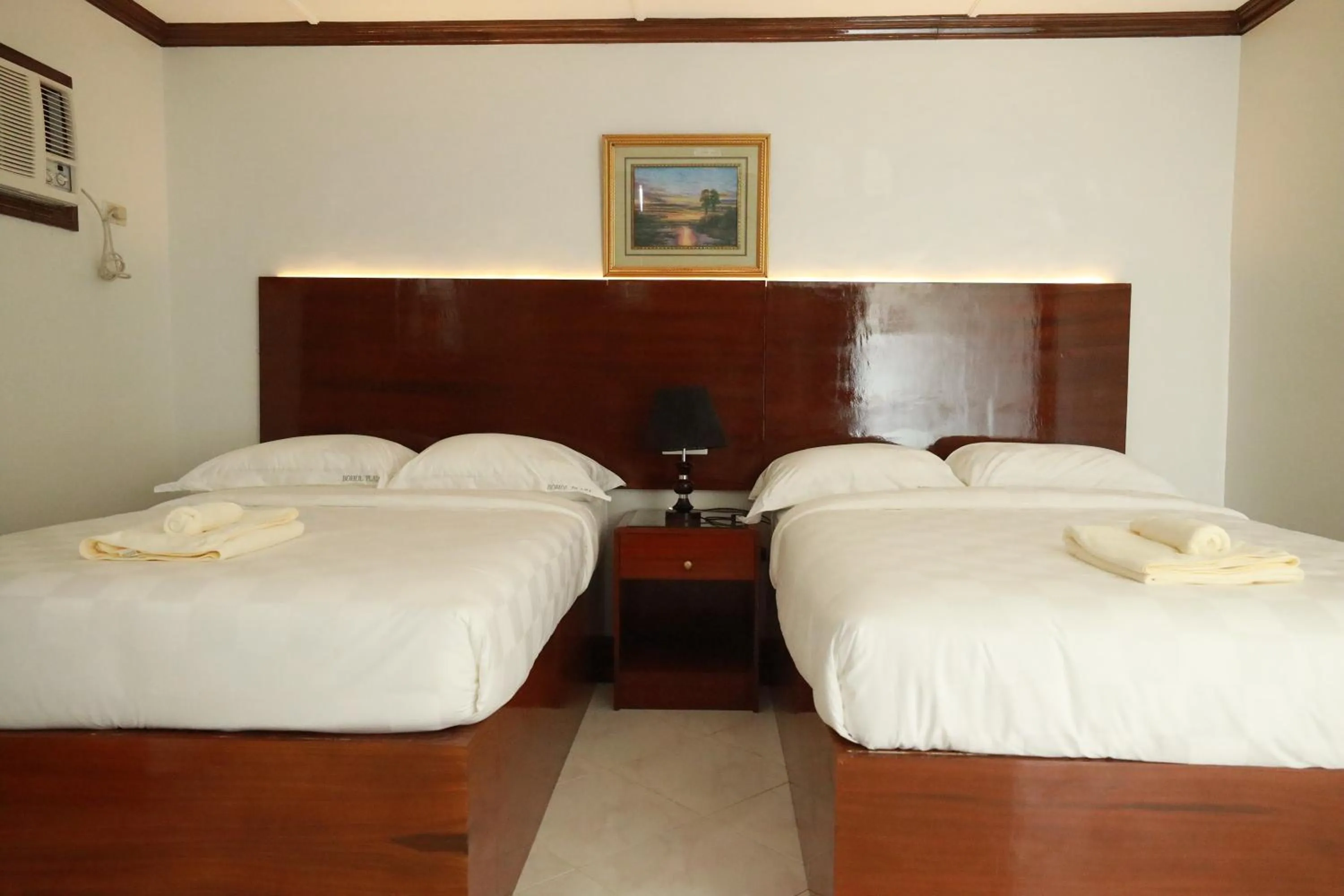 Bed in Bohol Plaza Mountain Resort and Restaurant