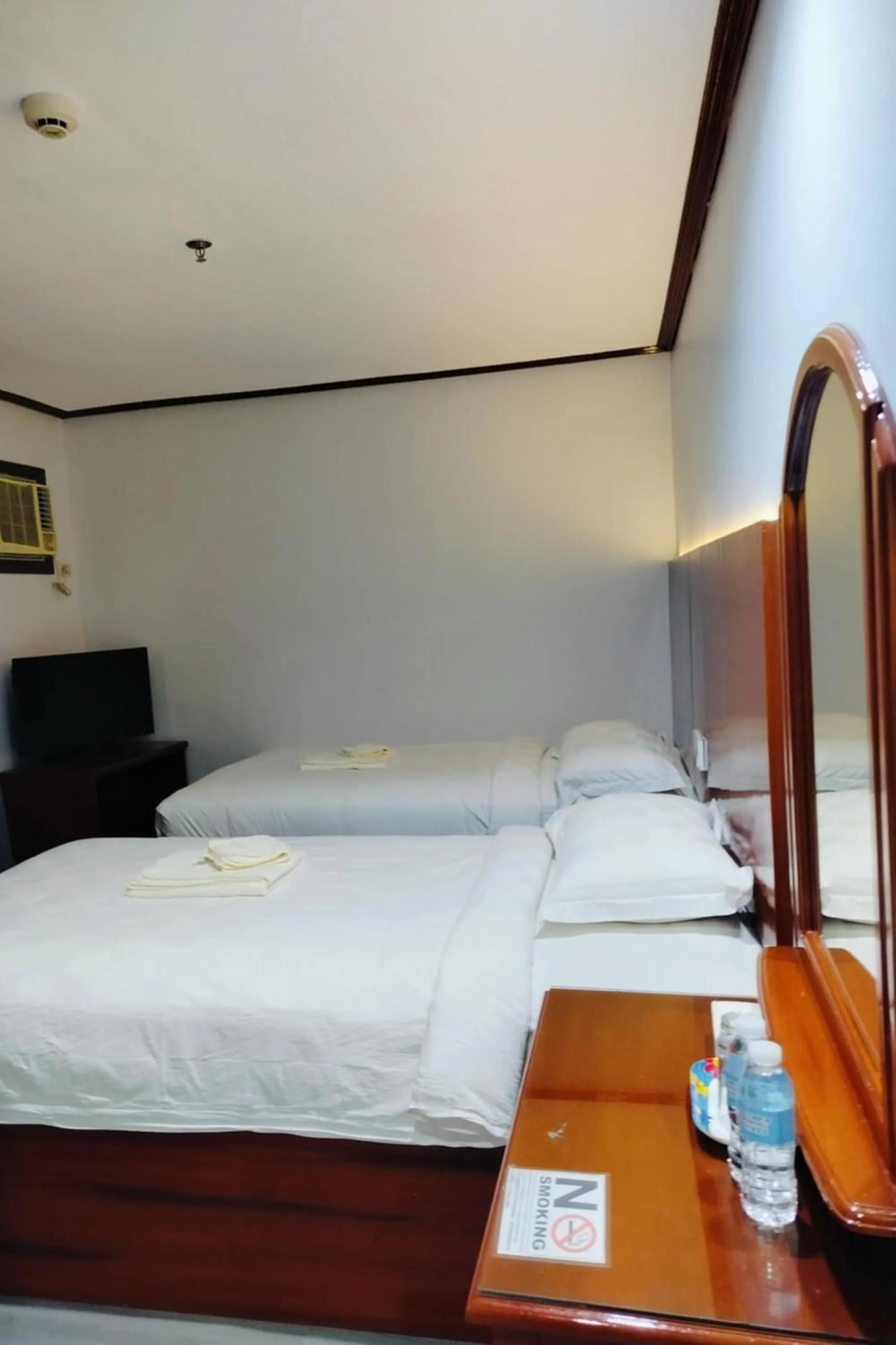 Bed in Bohol Plaza Mountain Resort and Restaurant