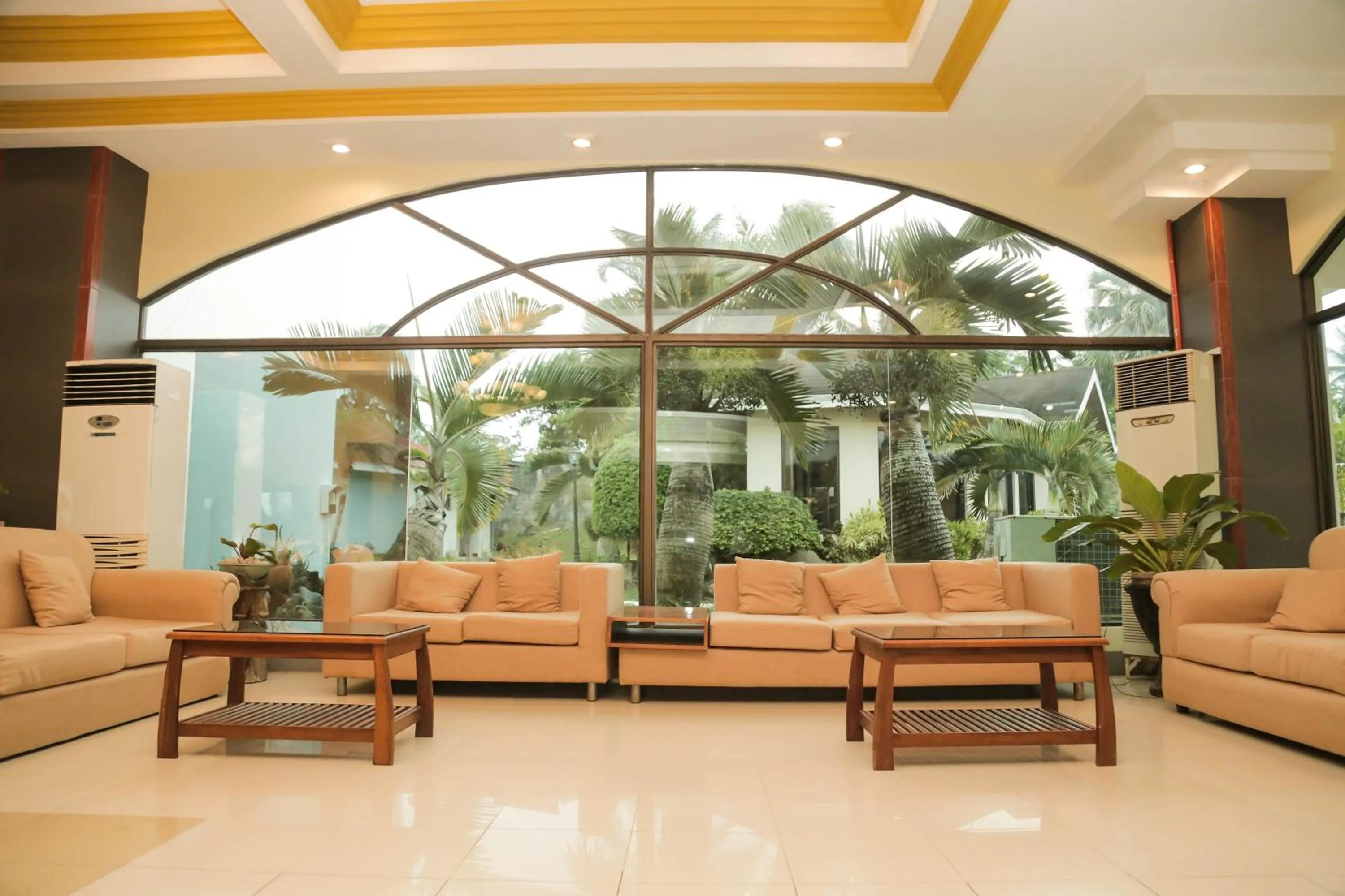 Seating area in Bohol Plaza Mountain Resort and Restaurant